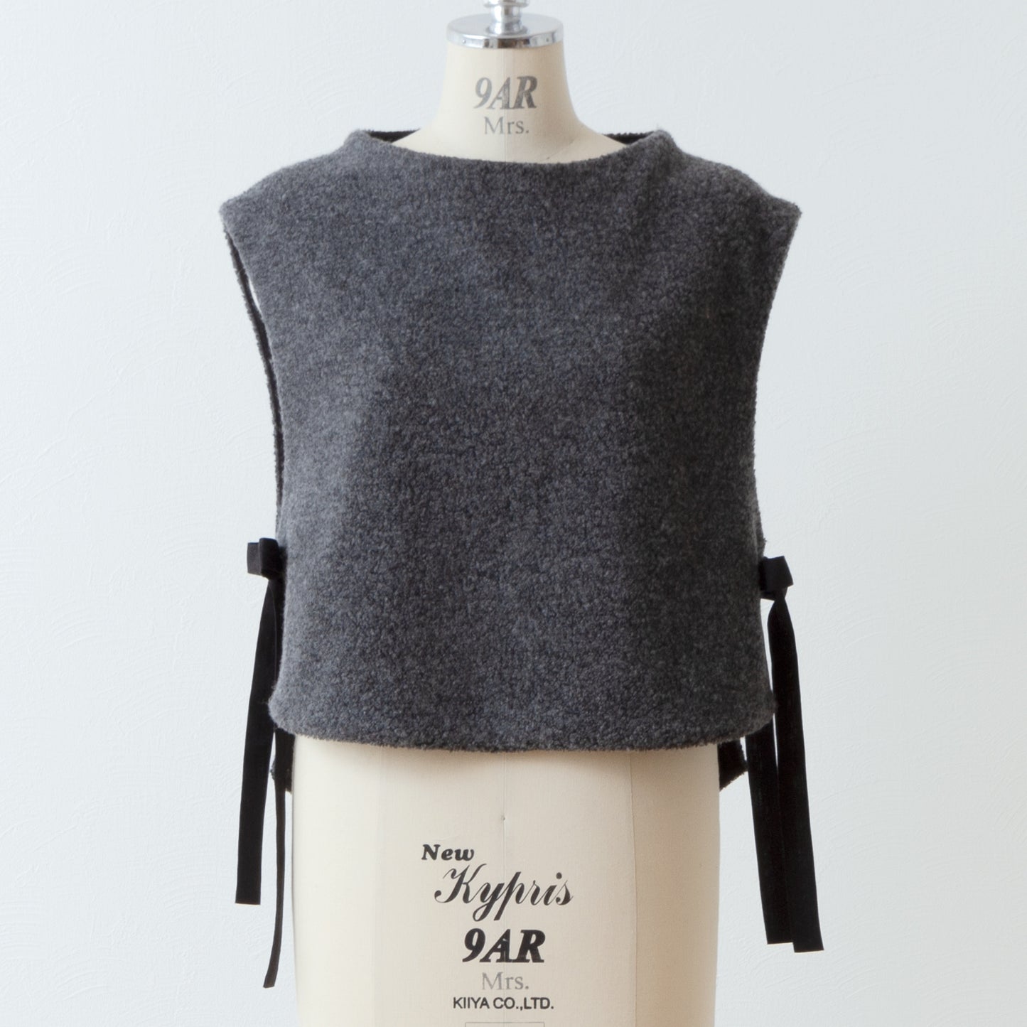 High-quality wool boa side open vest/top gray