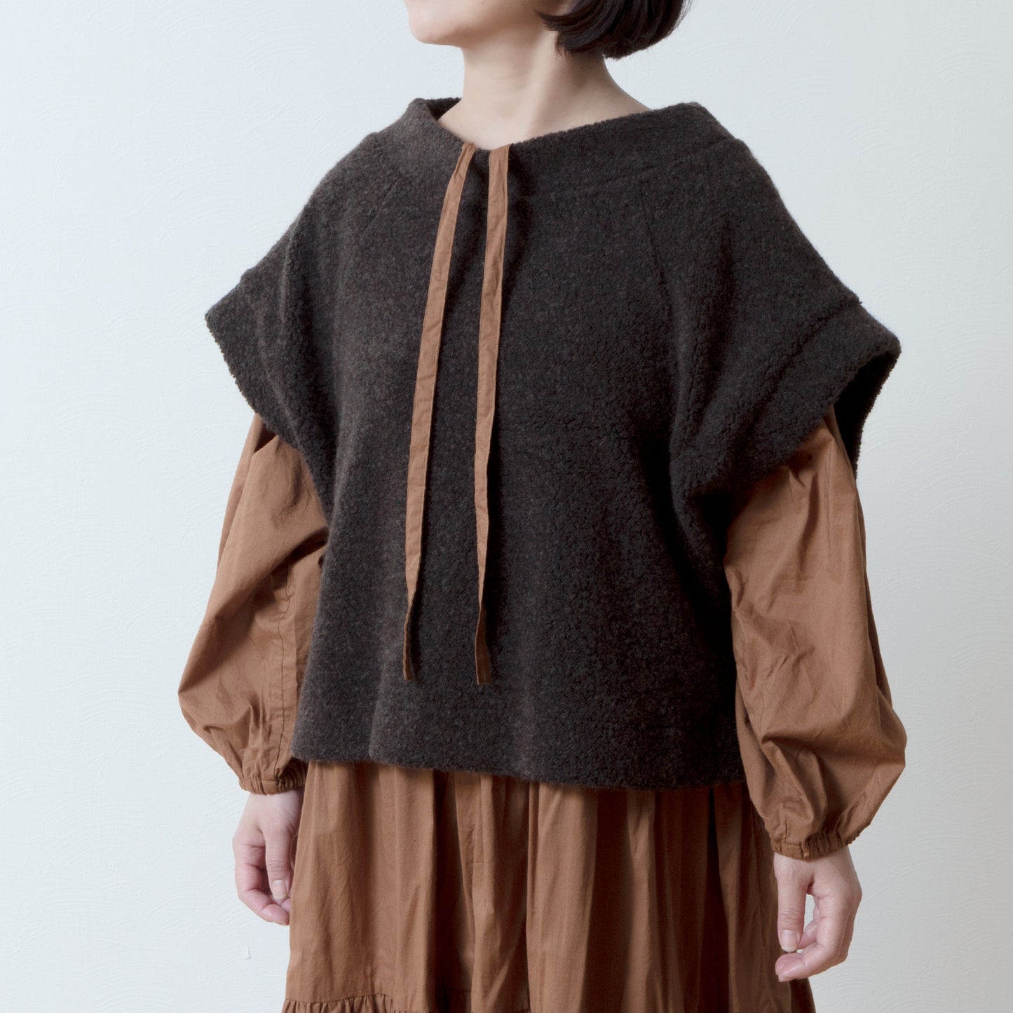 High-quality wool boa French sleeve A-line vest/dark brown
