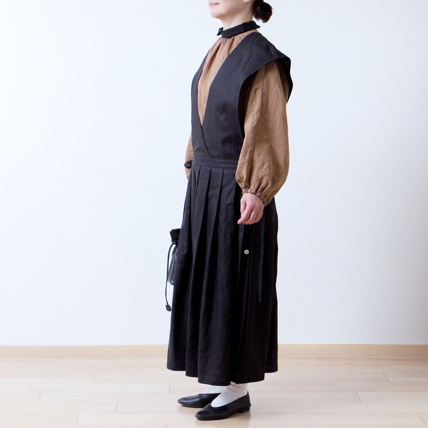 牧師領優雅可愛,適合成人穿著。後背扣,寬袖法式亞麻襯衫,3/4袖/駝色牧師領