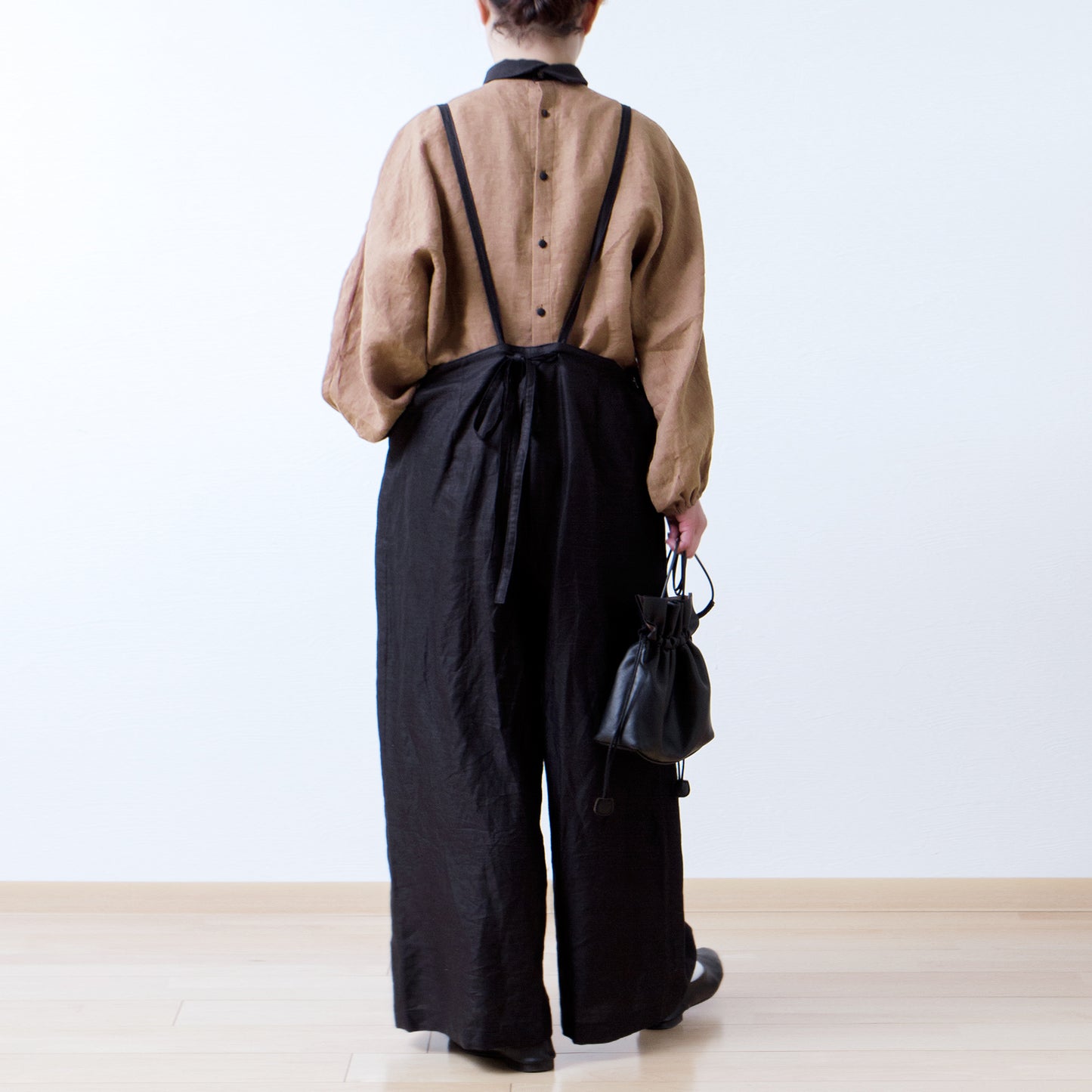 牧師領優雅可愛,適合成人穿著。後背扣,寬袖法式亞麻襯衫,3/4袖/駝色牧師領