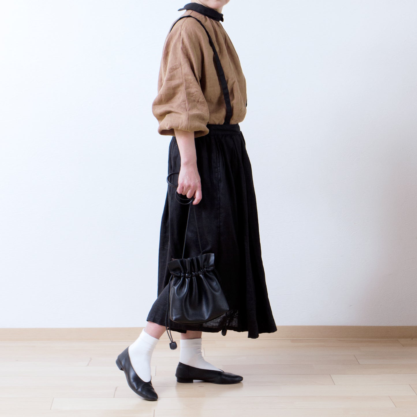 牧師領優雅可愛,適合成人穿著。後背扣,寬袖法式亞麻襯衫,3/4袖/駝色牧師領