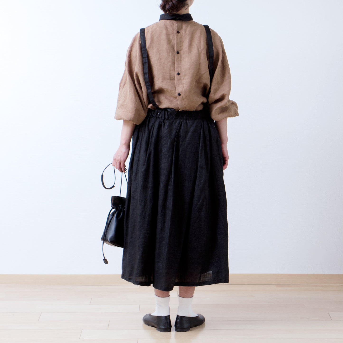 牧師領優雅可愛,適合成人穿著。後背扣,寬袖法式亞麻襯衫,3/4袖/駝色牧師領