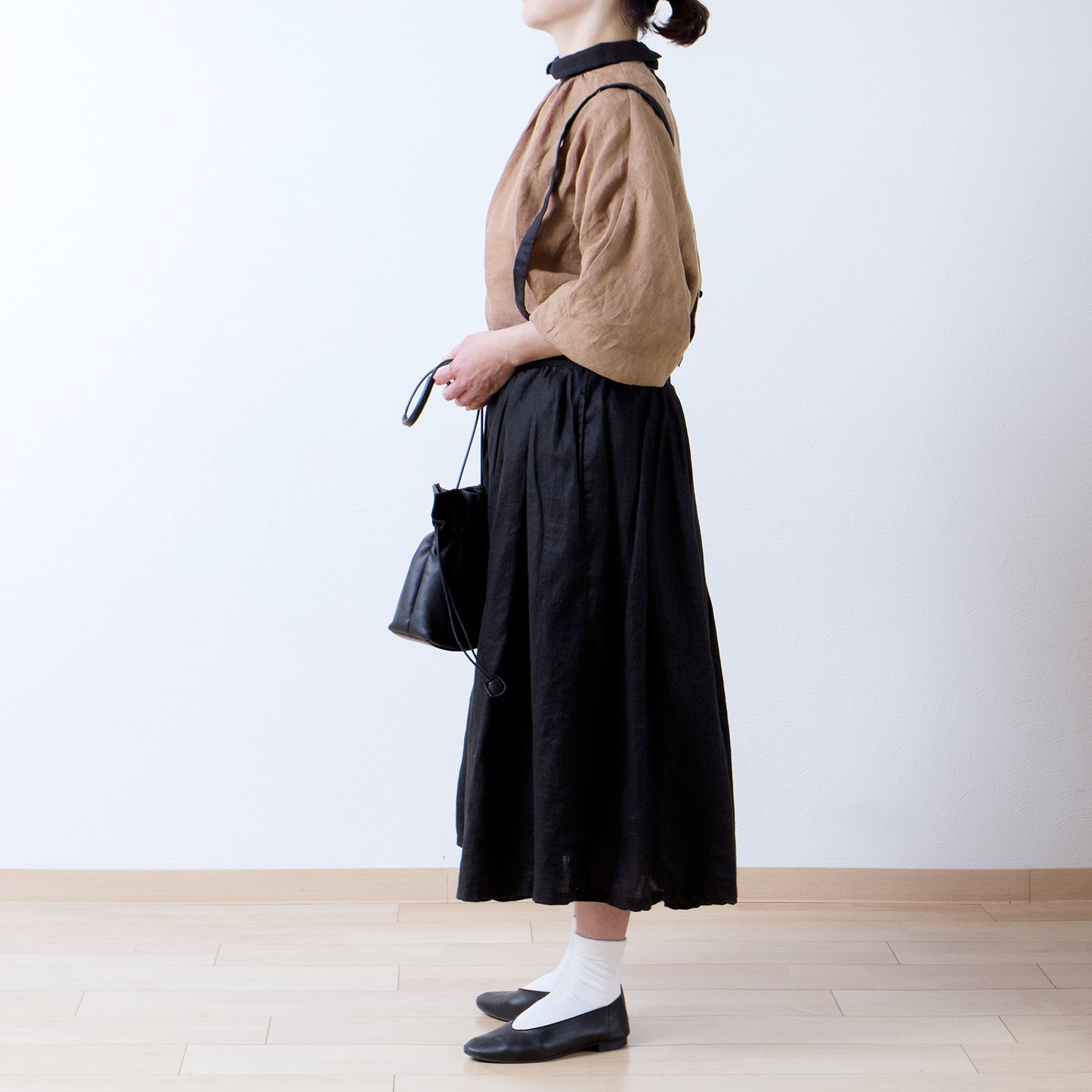 牧師領優雅可愛,適合成人穿著。後背扣,寬袖法式亞麻襯衫,3/4袖/駝色牧師領