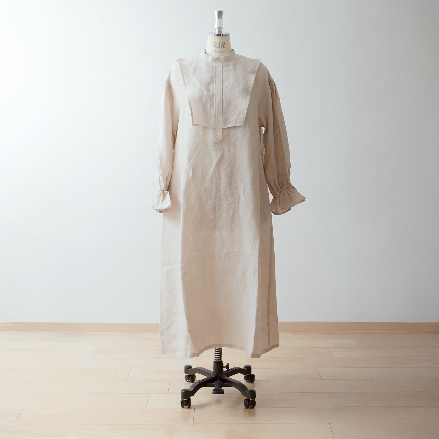 Yoke layer gathered sleeve linen dress/gray