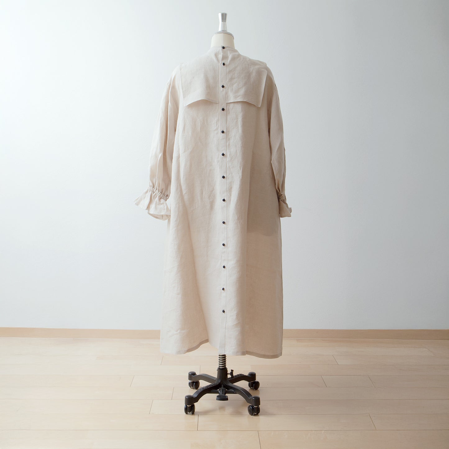 Yoke layer gathered sleeve linen dress/gray