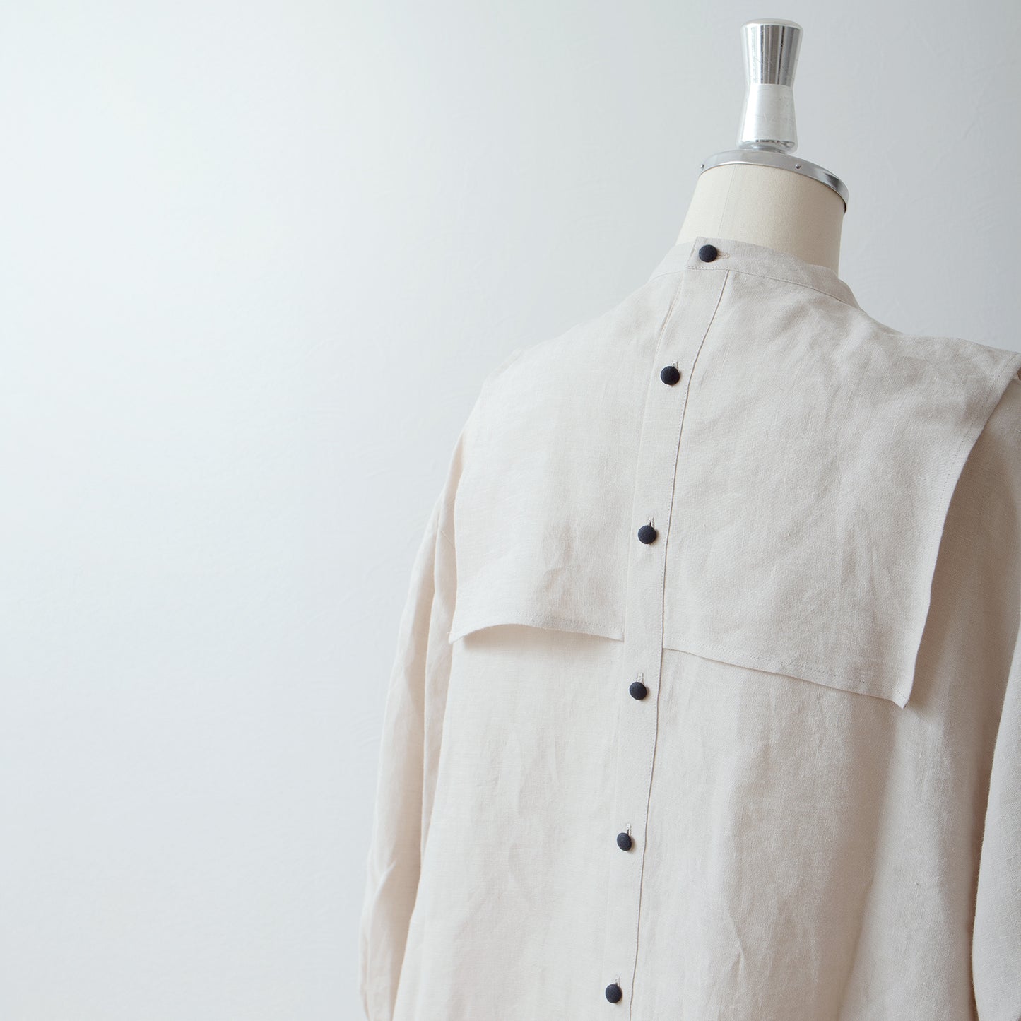 Yoke layer gathered sleeve linen dress/gray