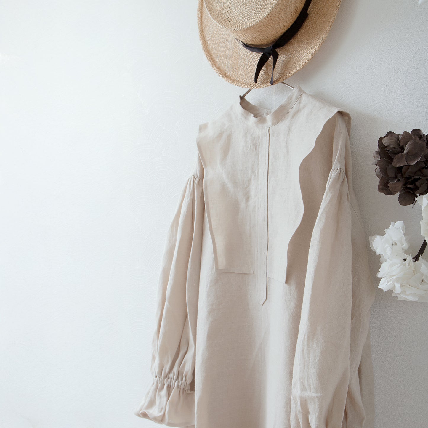 Yoke layer gathered sleeve linen dress/gray