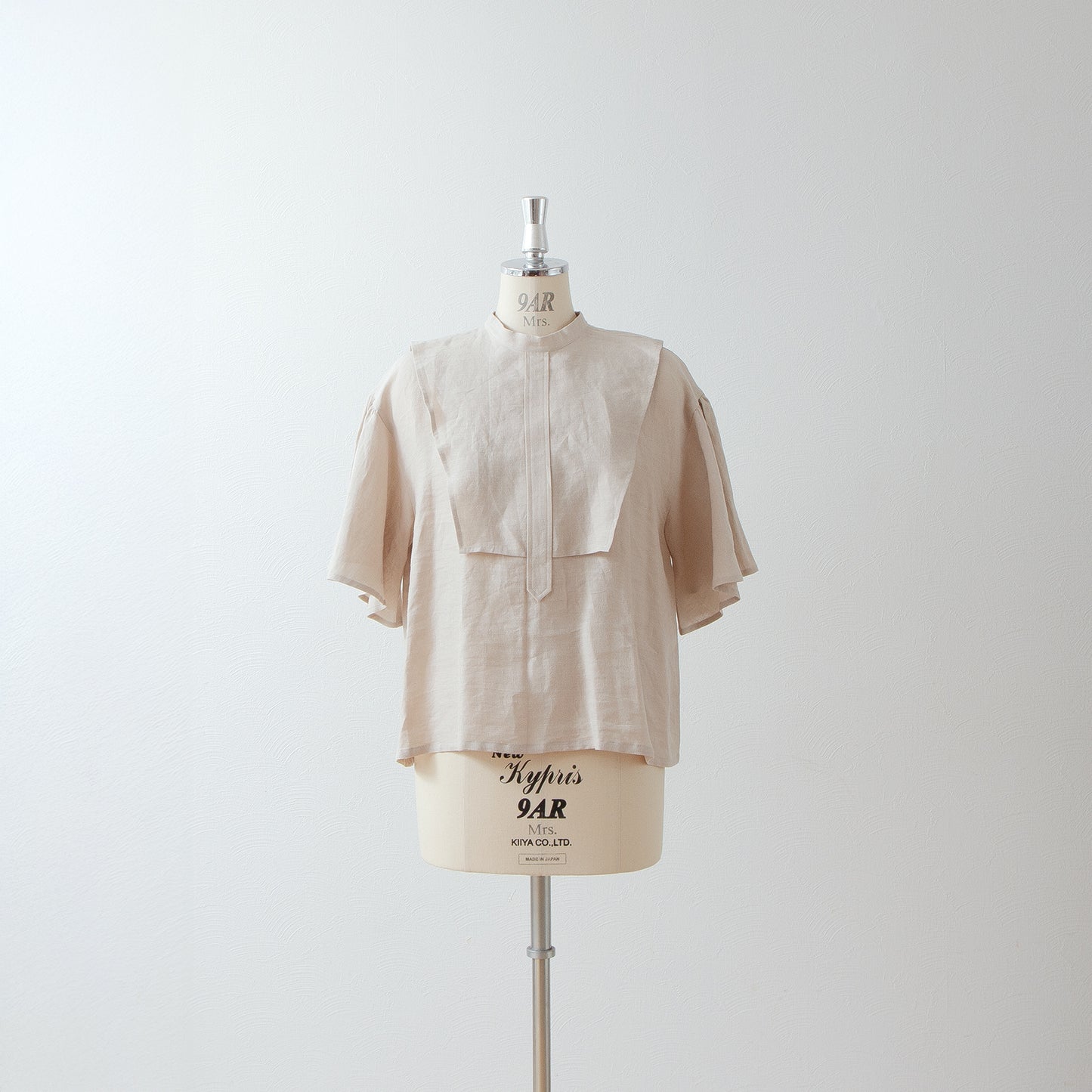 Yoke Layered Flare Half Sleeve Linen Blouse / Beige