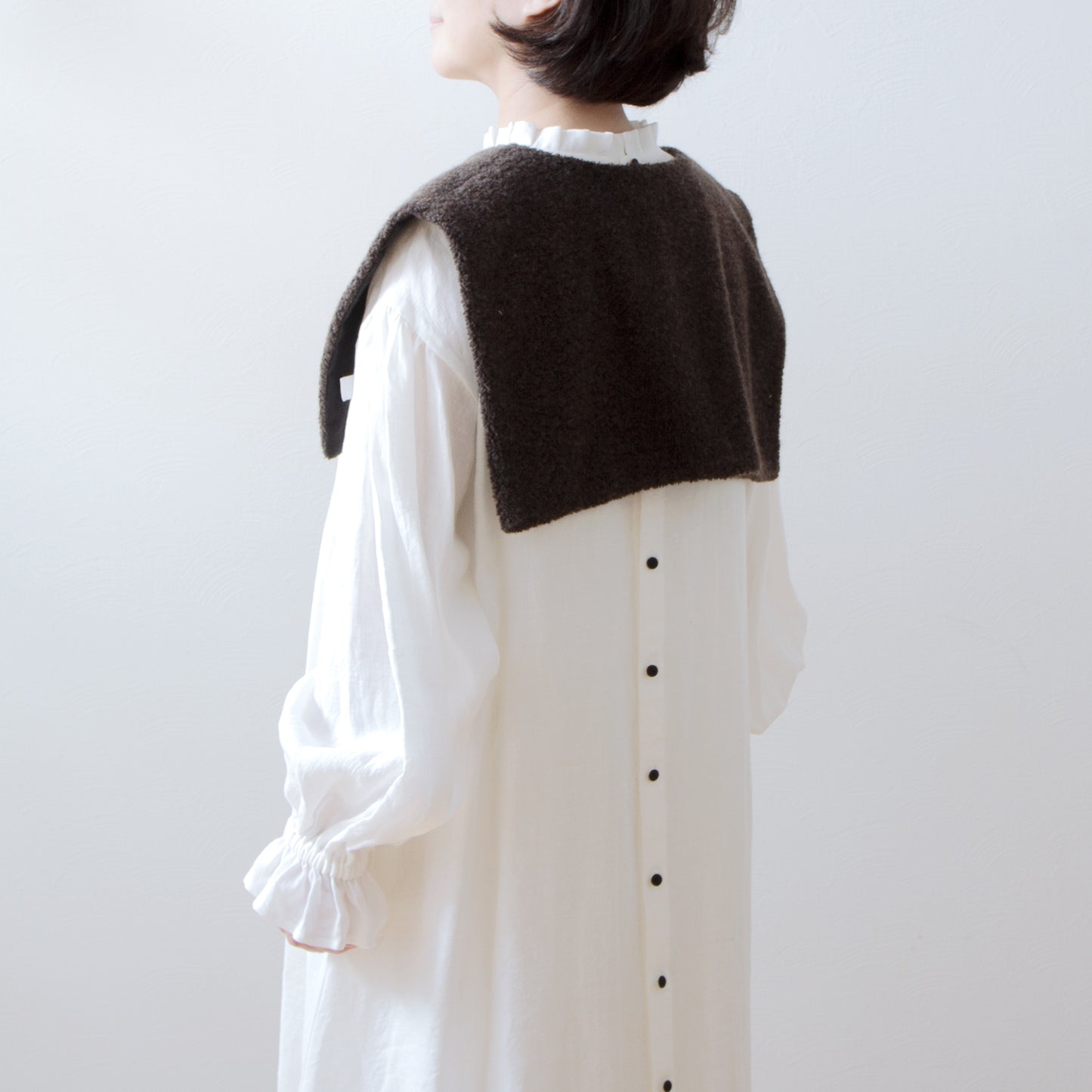 優質羊毛圍巾側開背心/淺米色