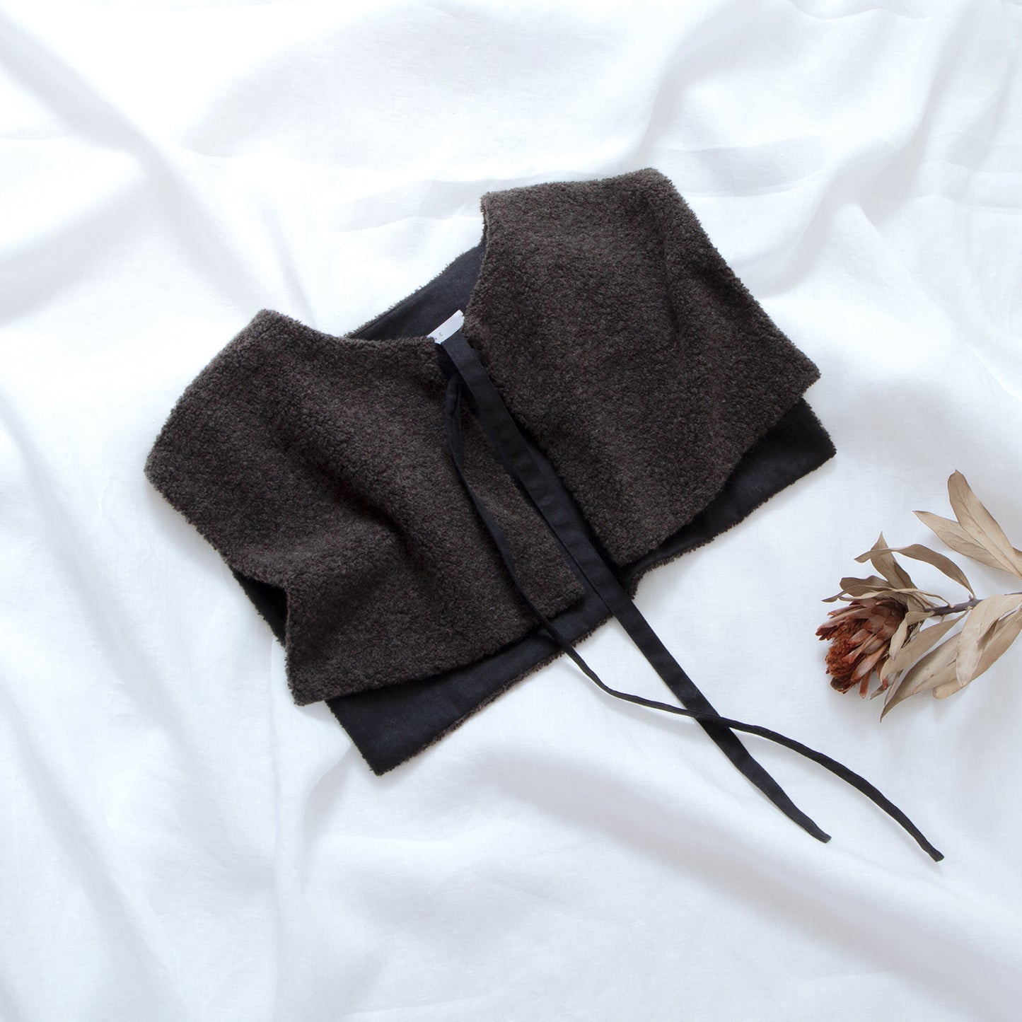 優質羊毛圍巾側開背心/淺米色