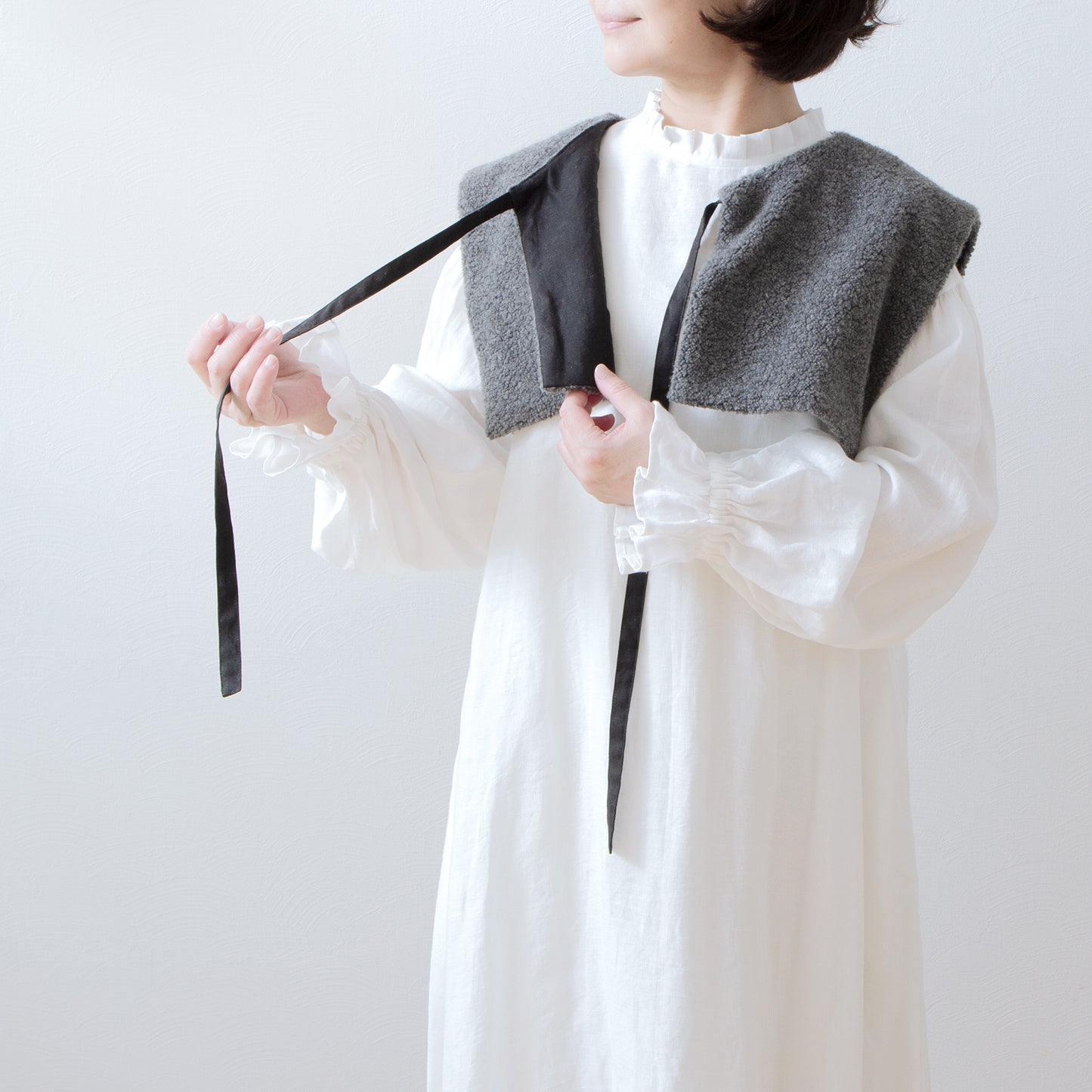 優質羊毛圍巾側開背心/淺米色