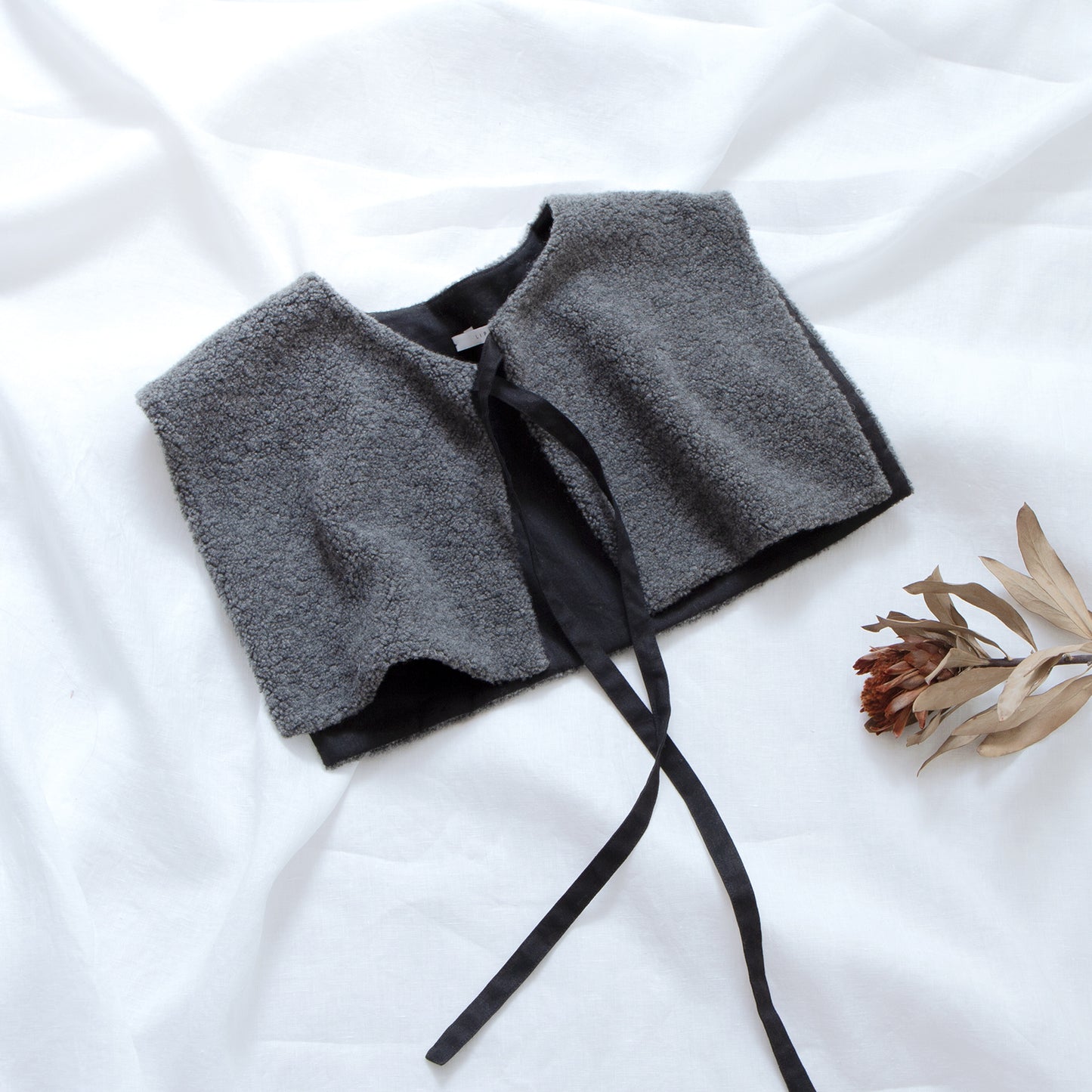 優質羊毛圍巾側開背心/淺米色