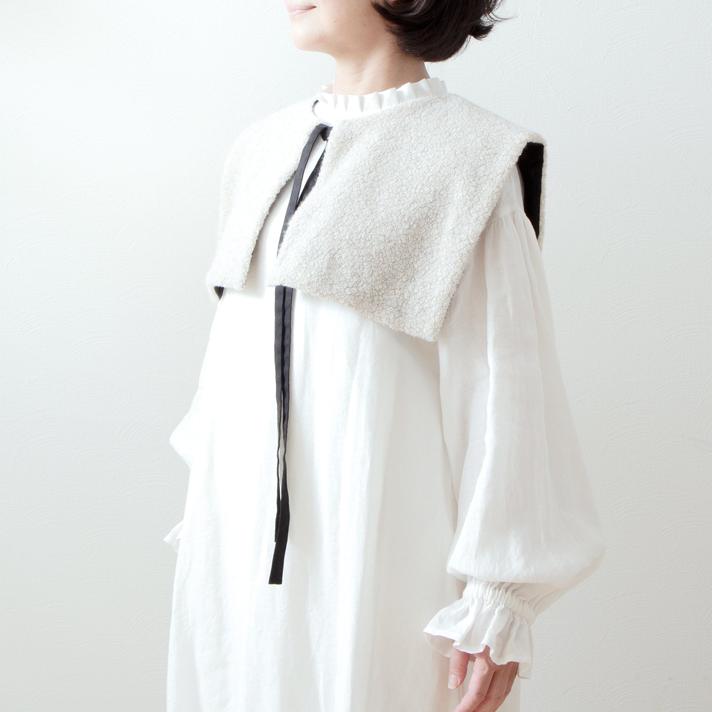 優質羊毛圍巾側開背心/淺米色