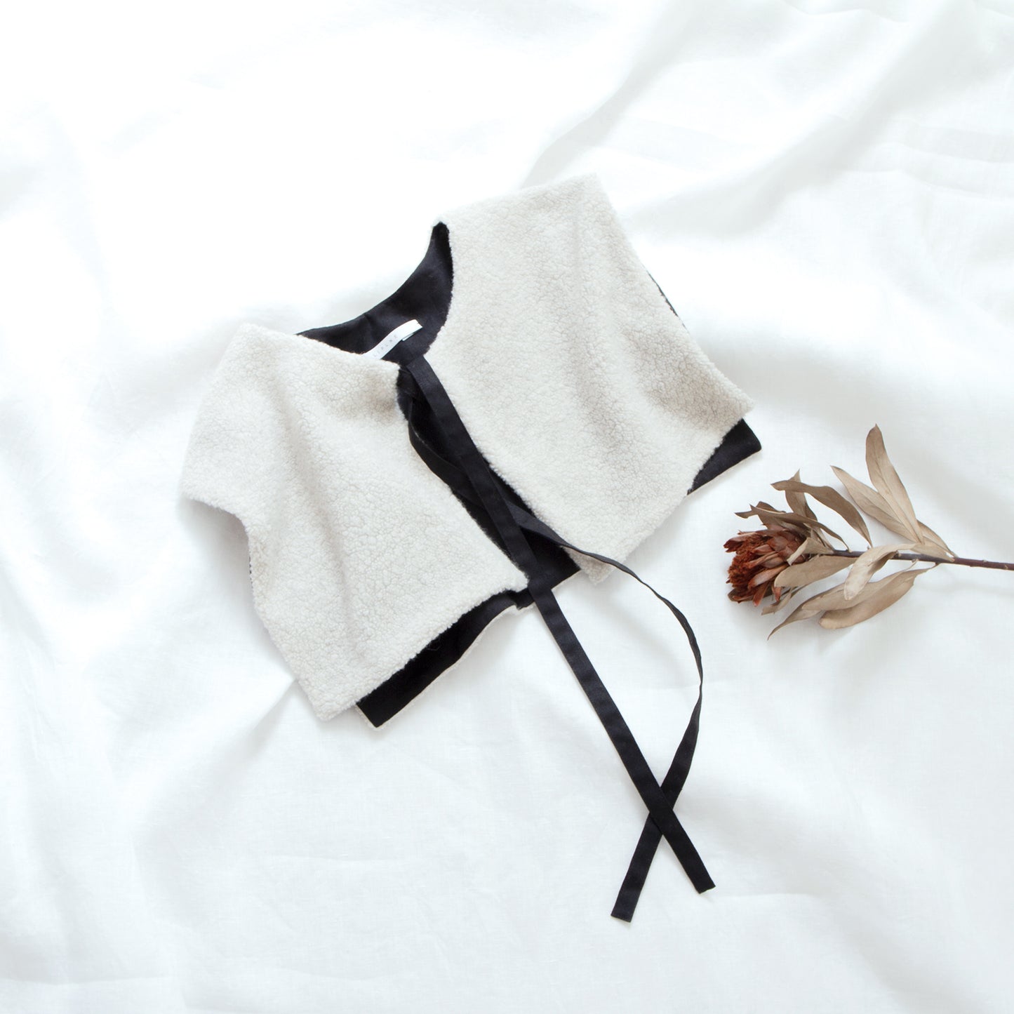 優質羊毛圍巾側開背心/淺米色