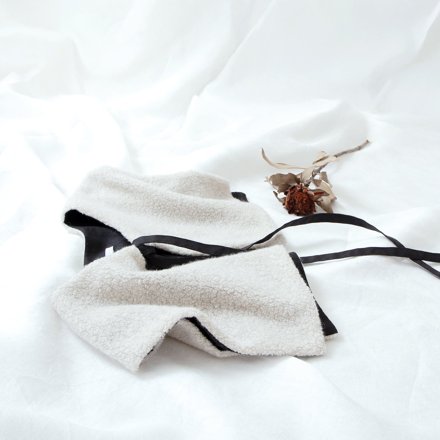 優質羊毛圍巾側開背心/淺米色