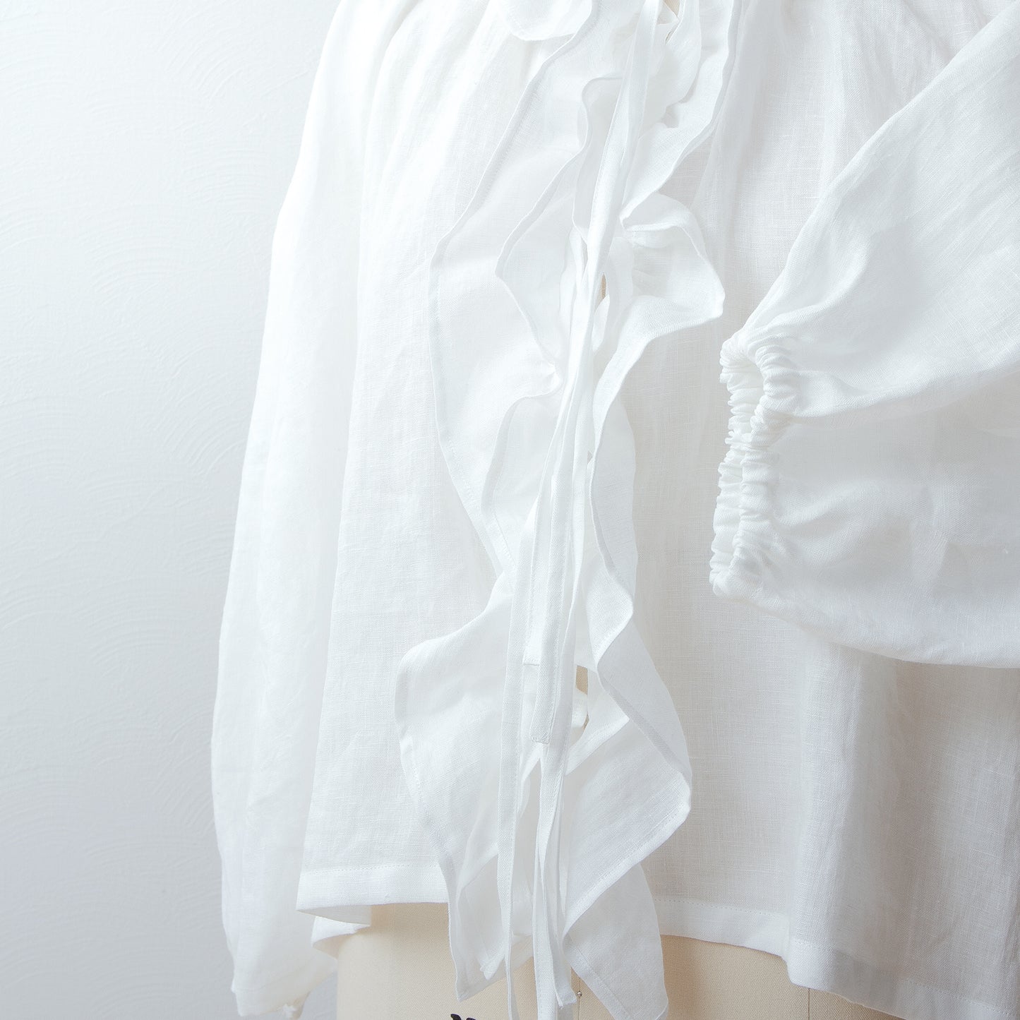 フリルカラーリネンブラウス/オフホワイト