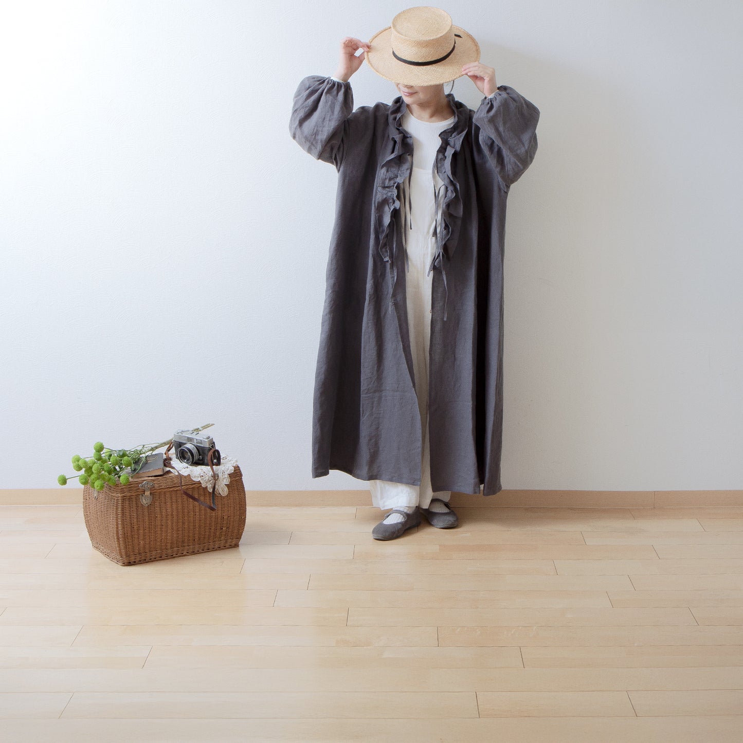 Yoke Layer Gathered Sleeve Linen Dress/Black
