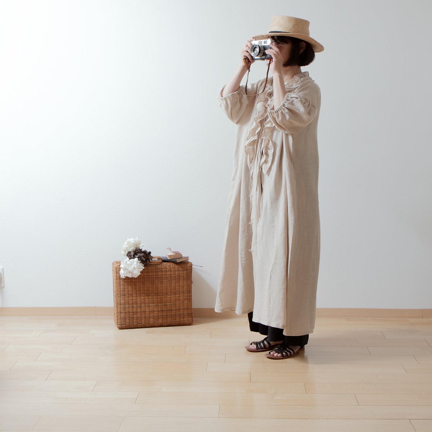 Yoke Layer Gathered Sleeve Linen Dress/Black