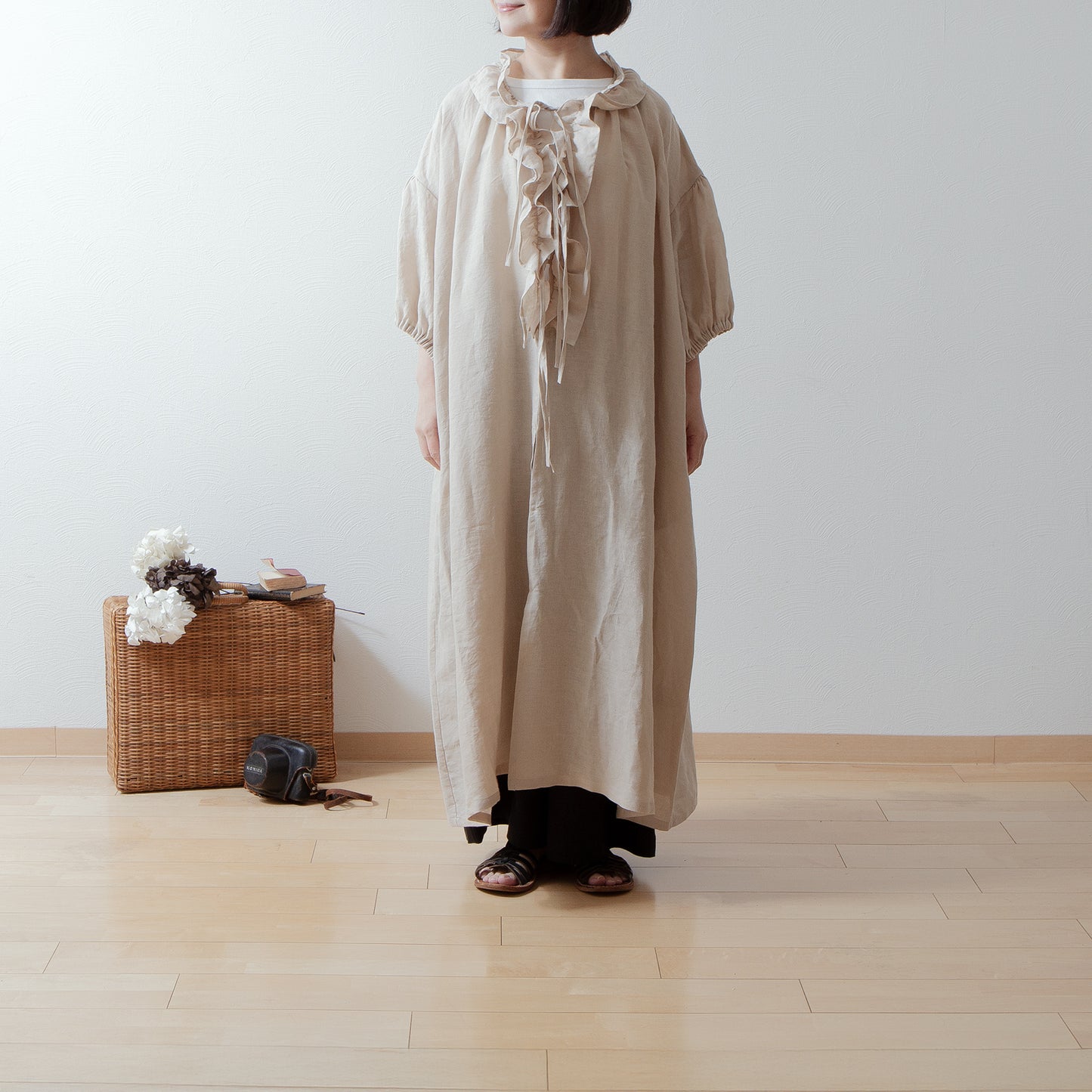 Yoke Layer Gathered Sleeve Linen Dress/Black