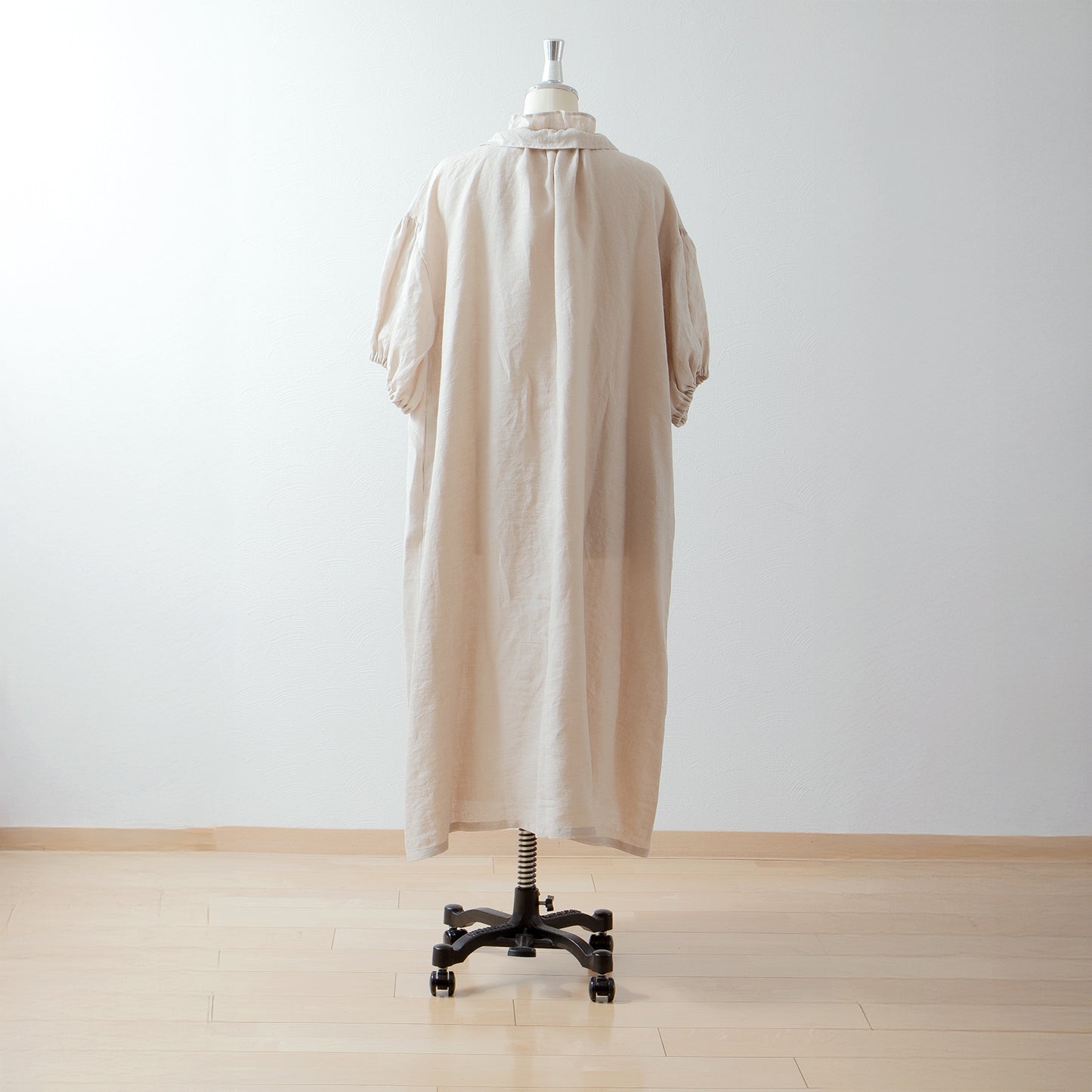 Yoke Layer Gathered Sleeve Linen Dress/Black