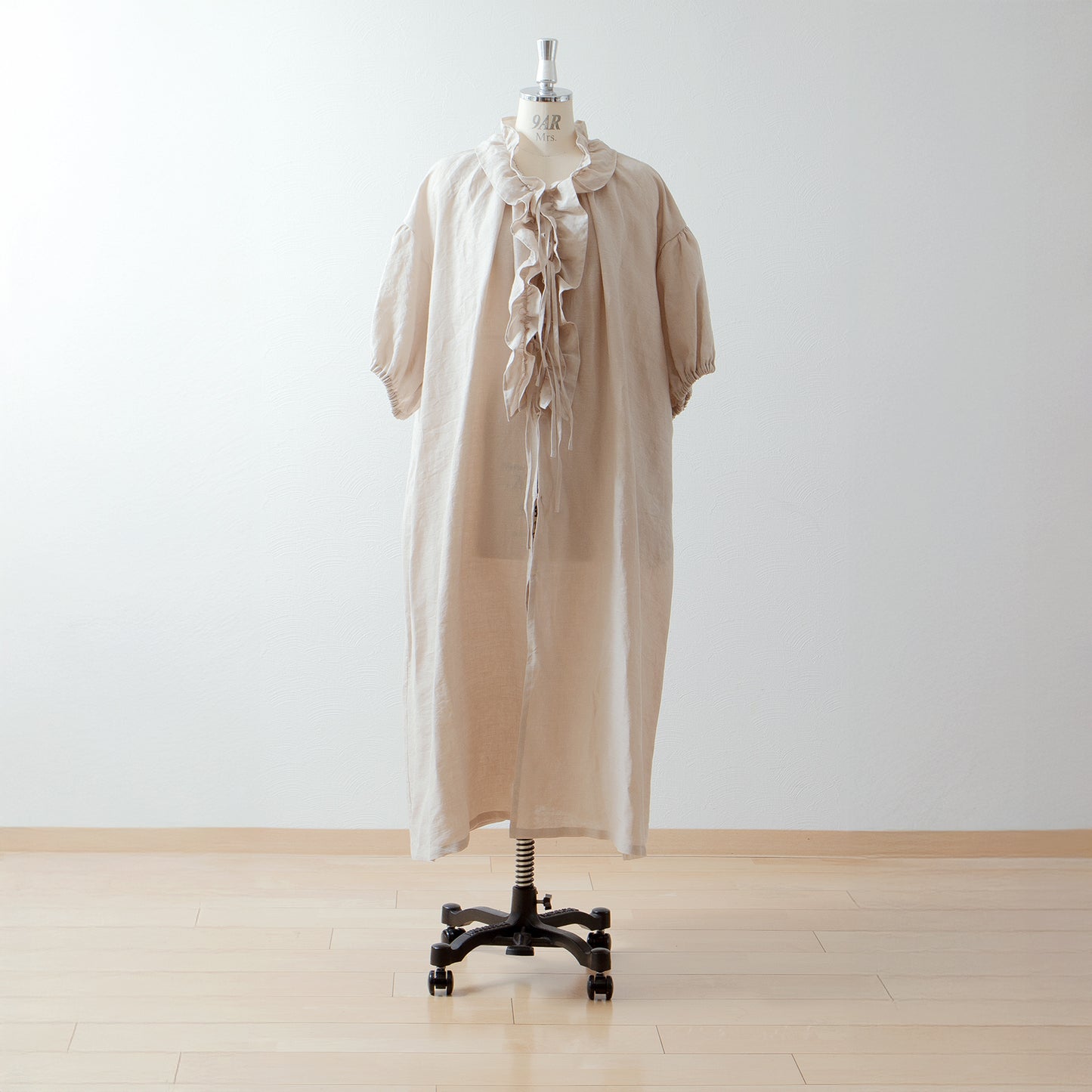 Yoke Layer Gathered Sleeve Linen Dress/Black