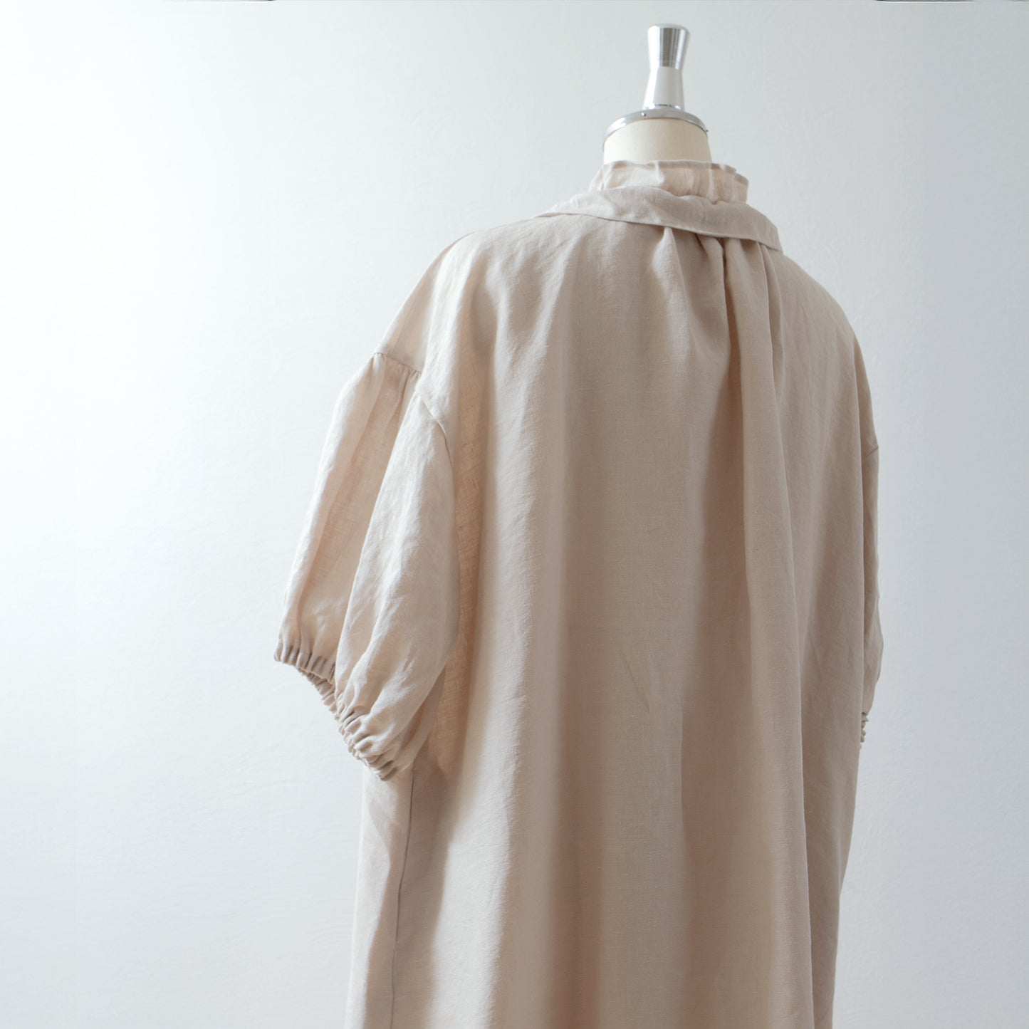 Yoke Layer Gathered Sleeve Linen Dress/Black