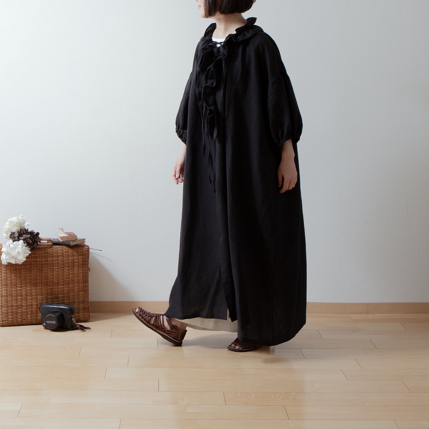 Frill Collar Half Sleeve Linen Dress / Black
