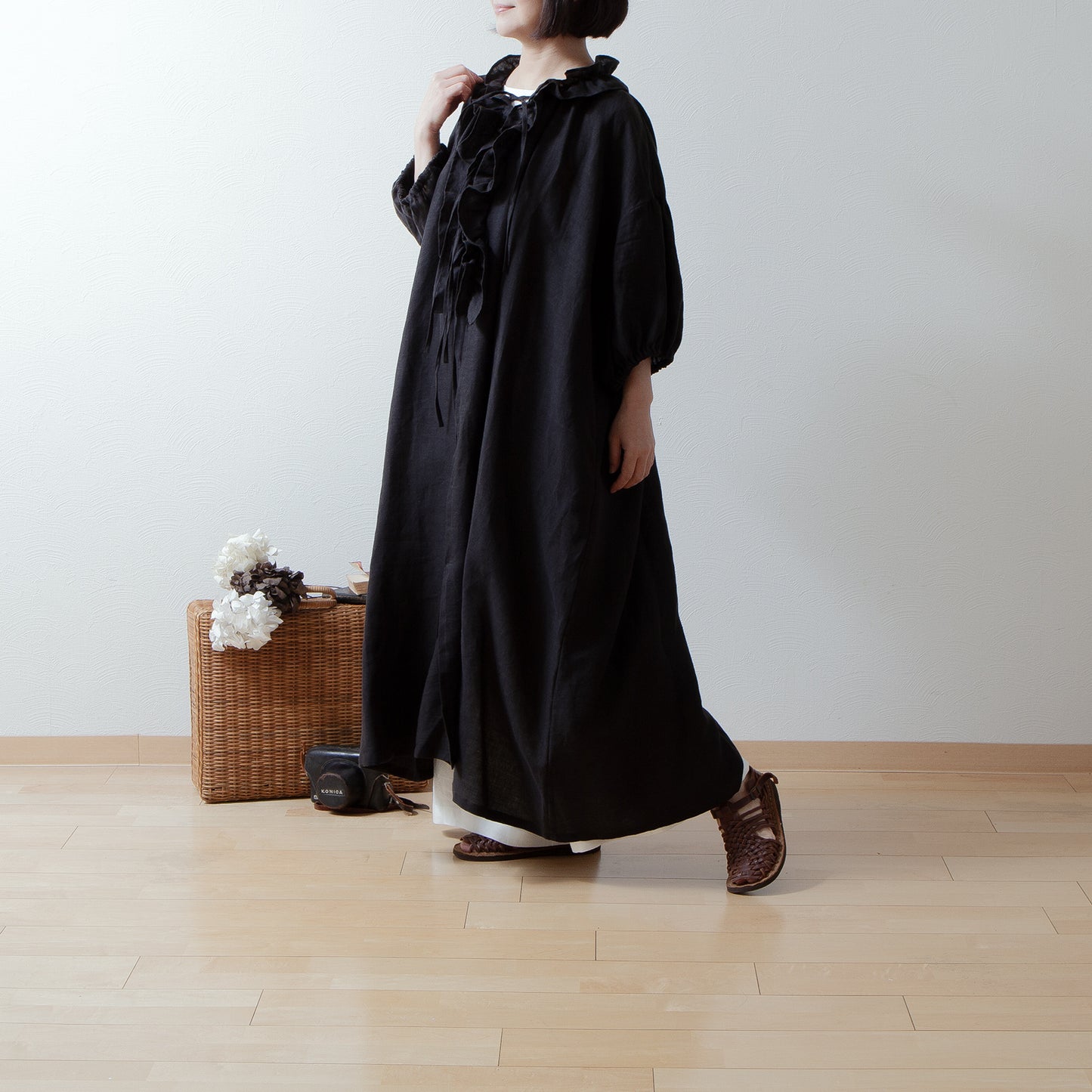Frill Collar Half Sleeve Linen Dress / Black