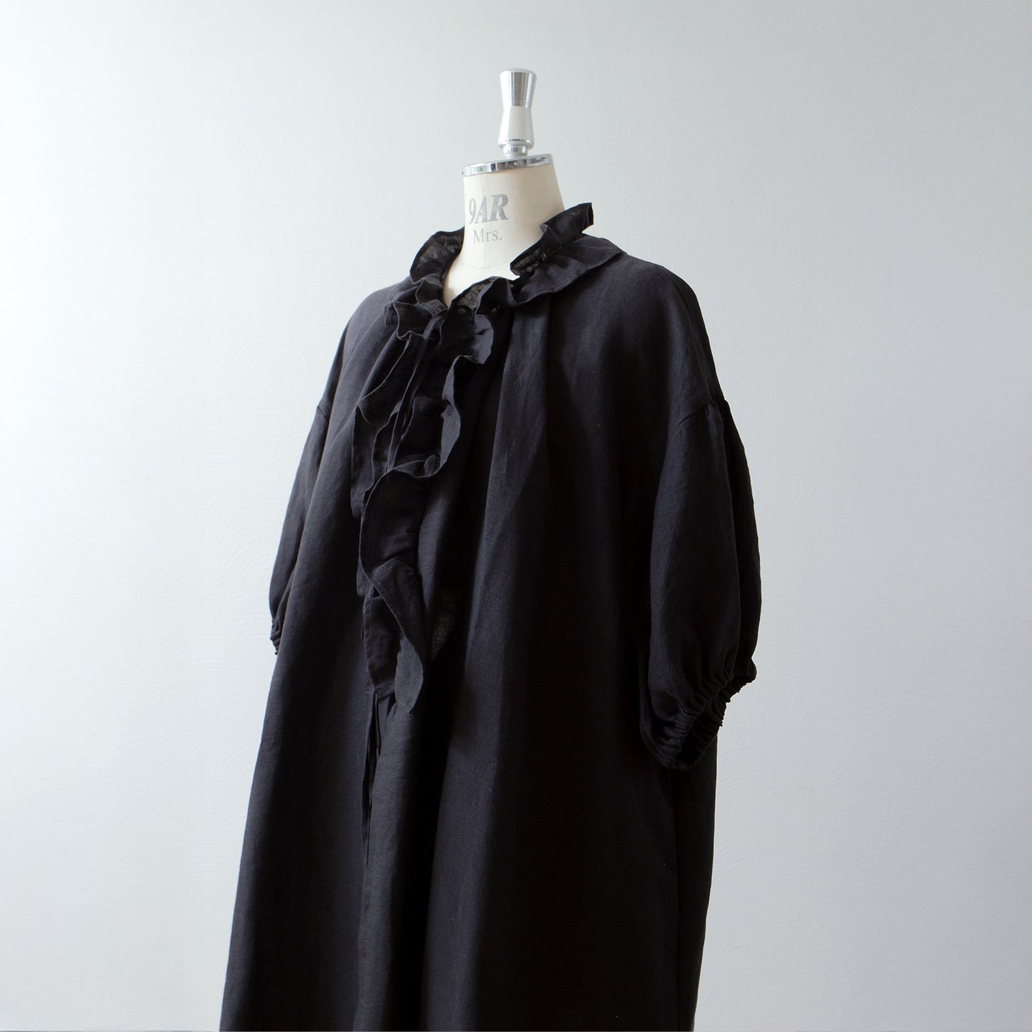 Frill Collar Half Sleeve Linen Dress / Black