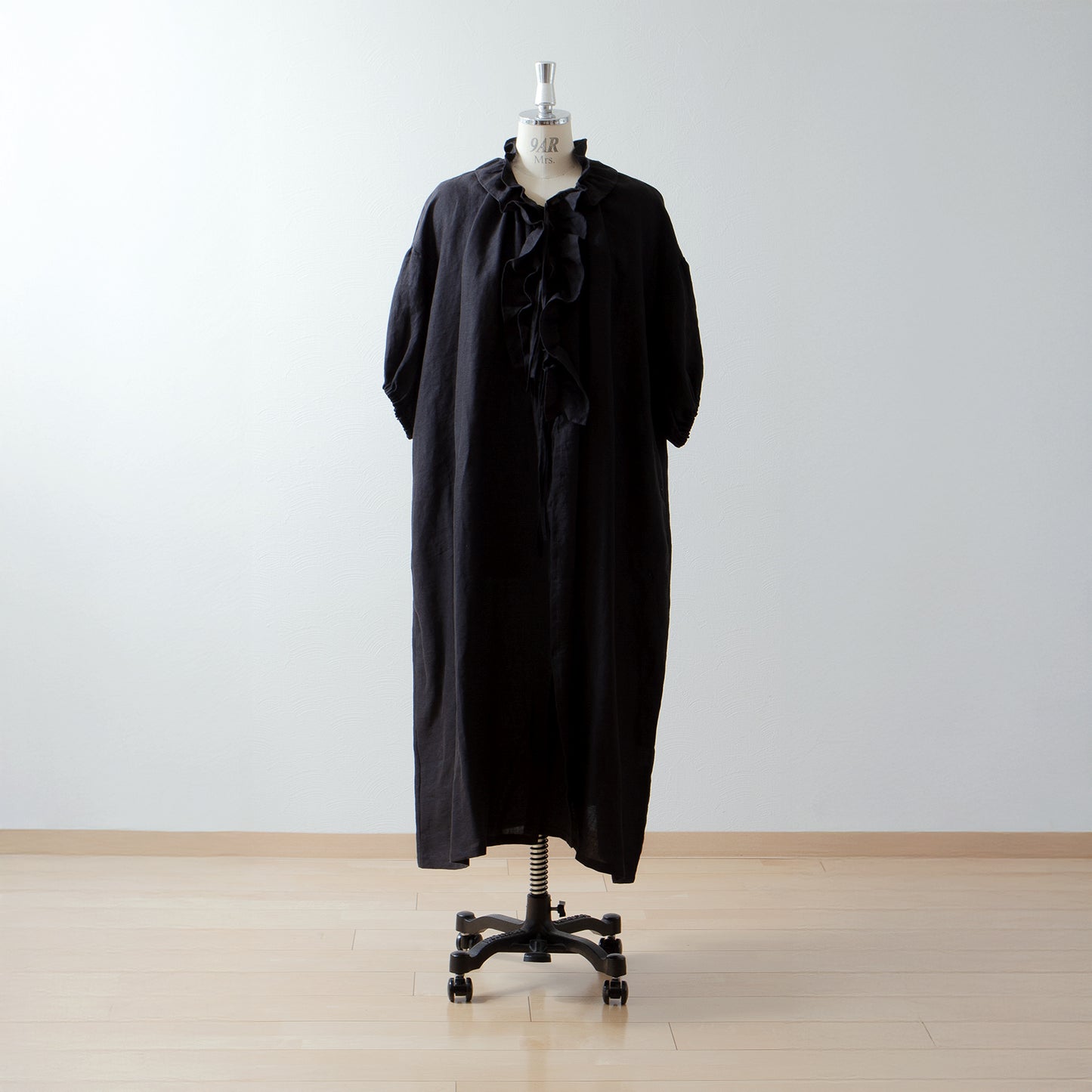 Frill Collar Half Sleeve Linen Dress / Black