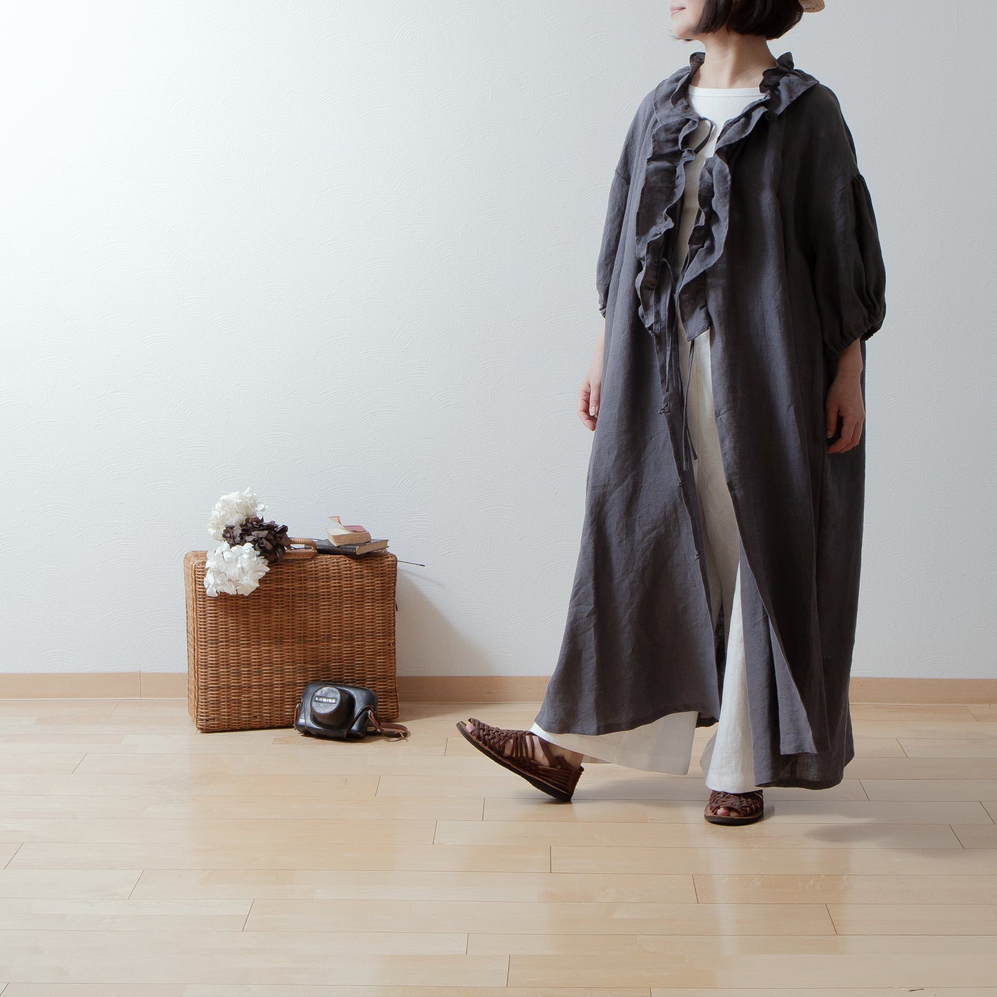 Frilled Collar Half-Sleeve Linen Dress / Gray