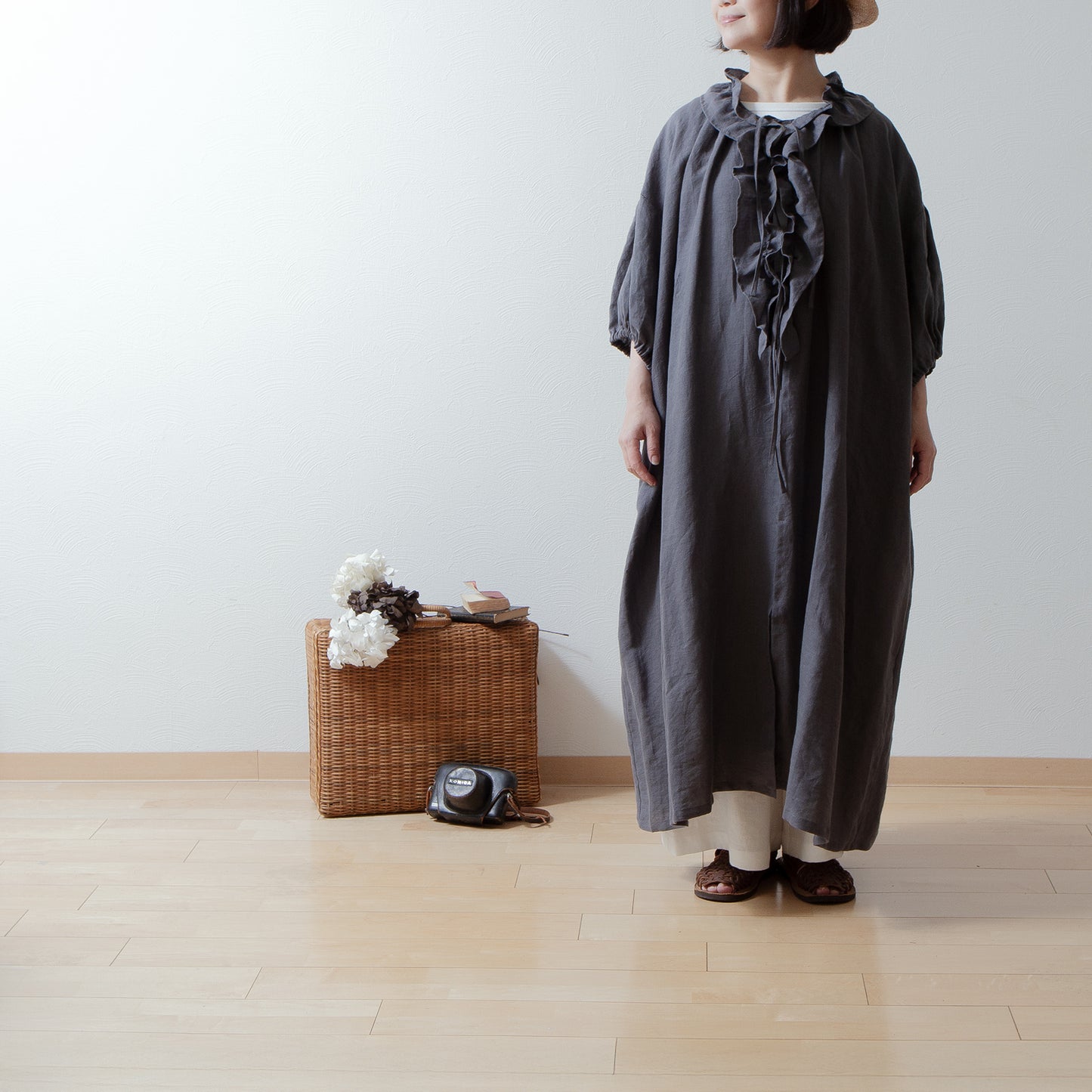 Frilled Collar Half-Sleeve Linen Dress / Gray