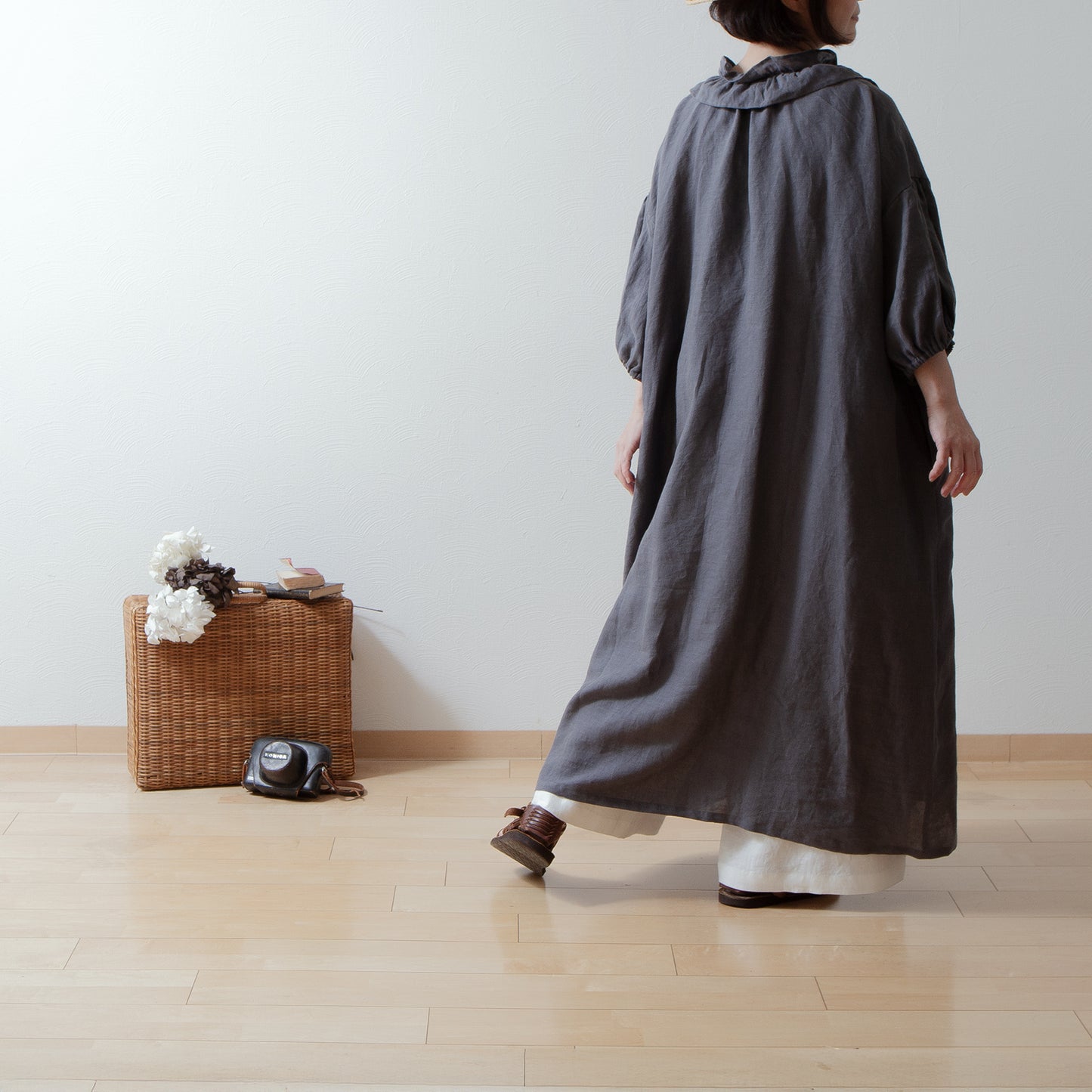 Frilled Collar Half-Sleeve Linen Dress / Gray