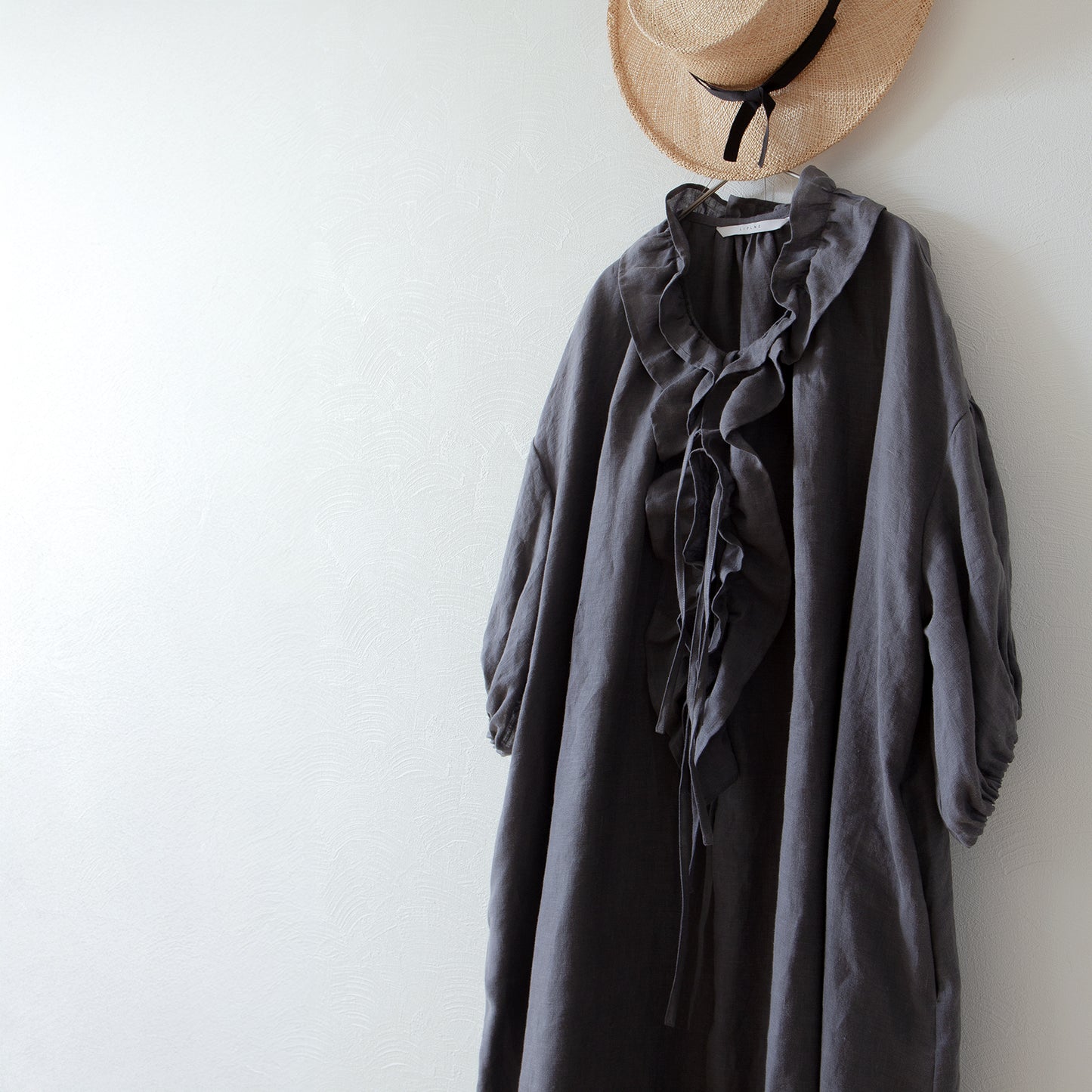 Frilled Collar Half-Sleeve Linen Dress / Gray
