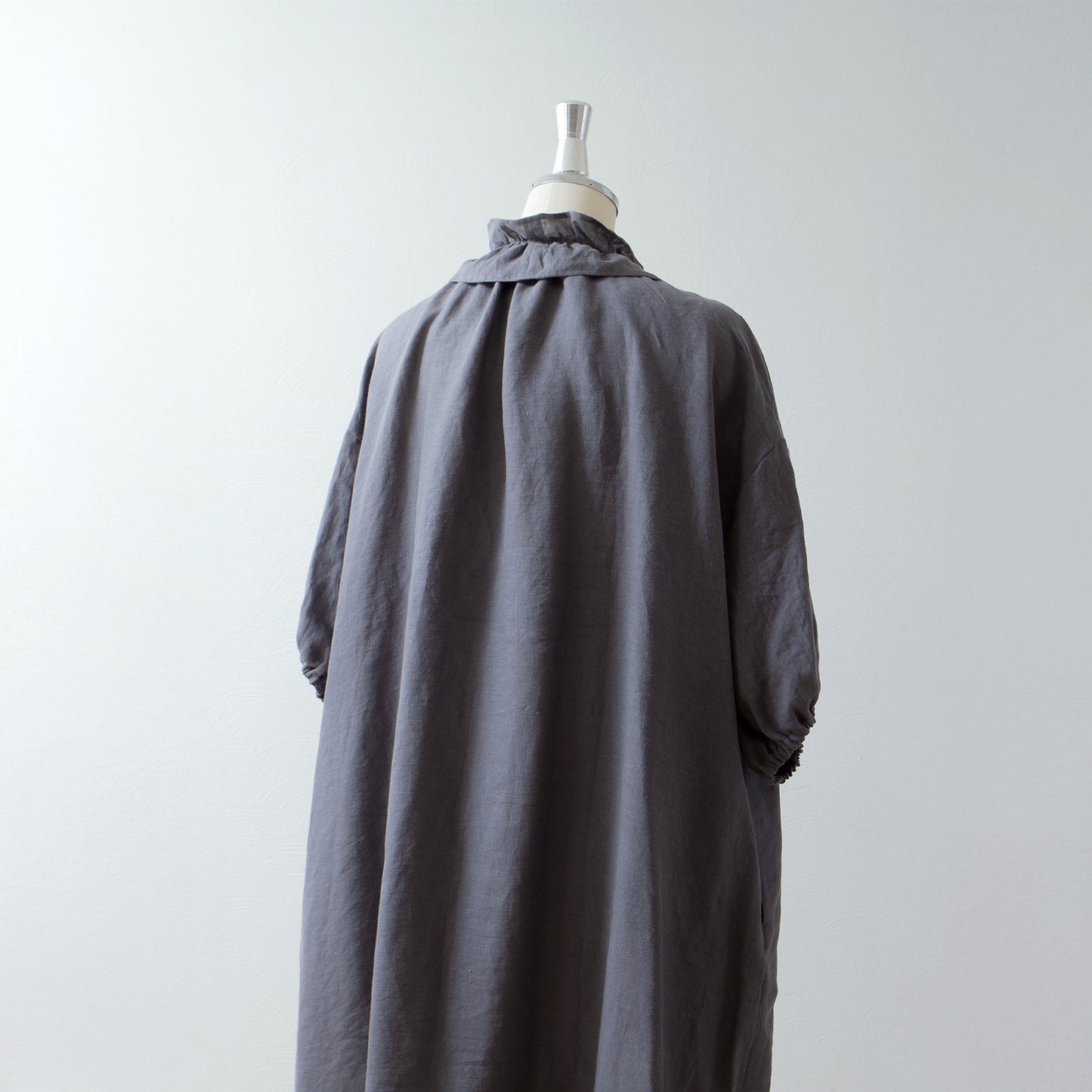 Frilled Collar Half-Sleeve Linen Dress / Gray