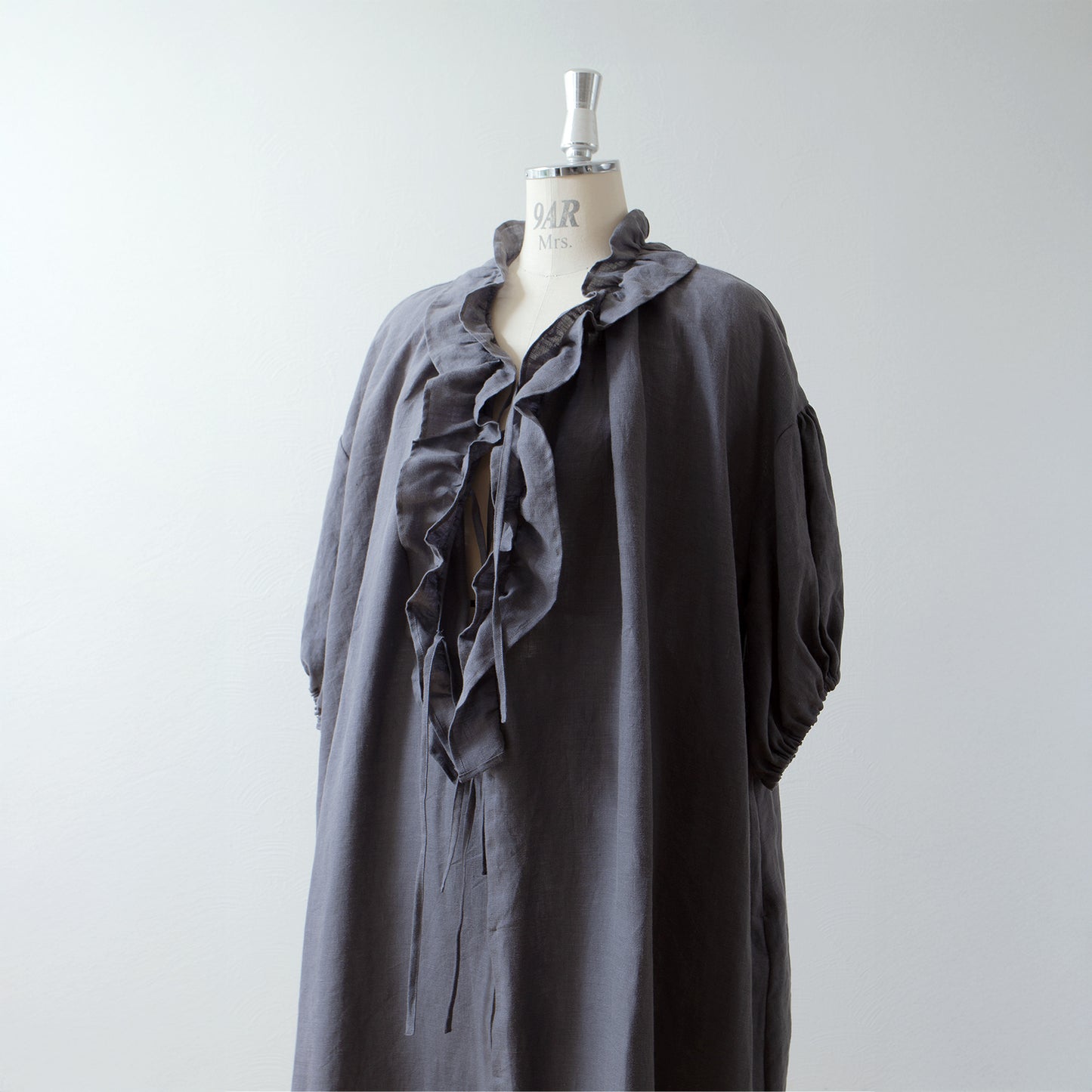 Frilled Collar Half-Sleeve Linen Dress / Gray