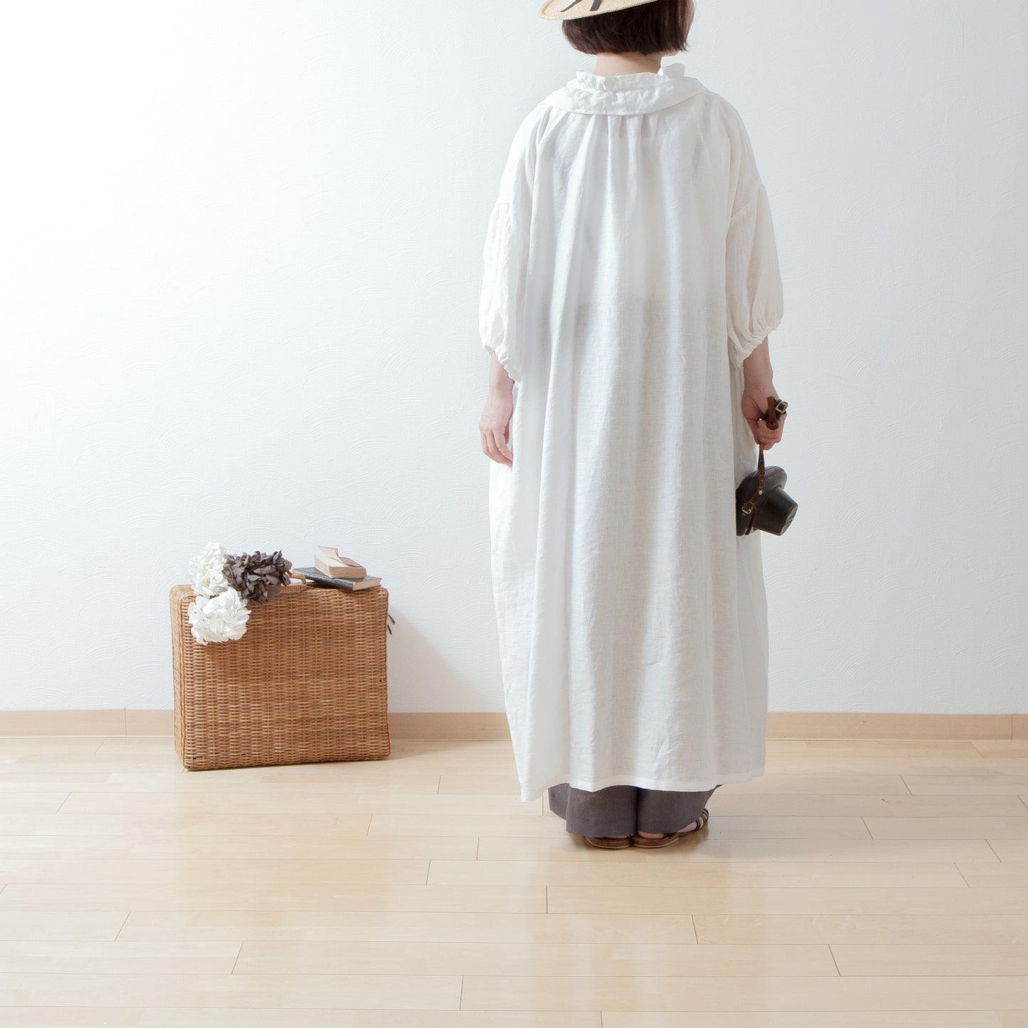 Yoke Layer Gathered Sleeve Linen Dress/Black