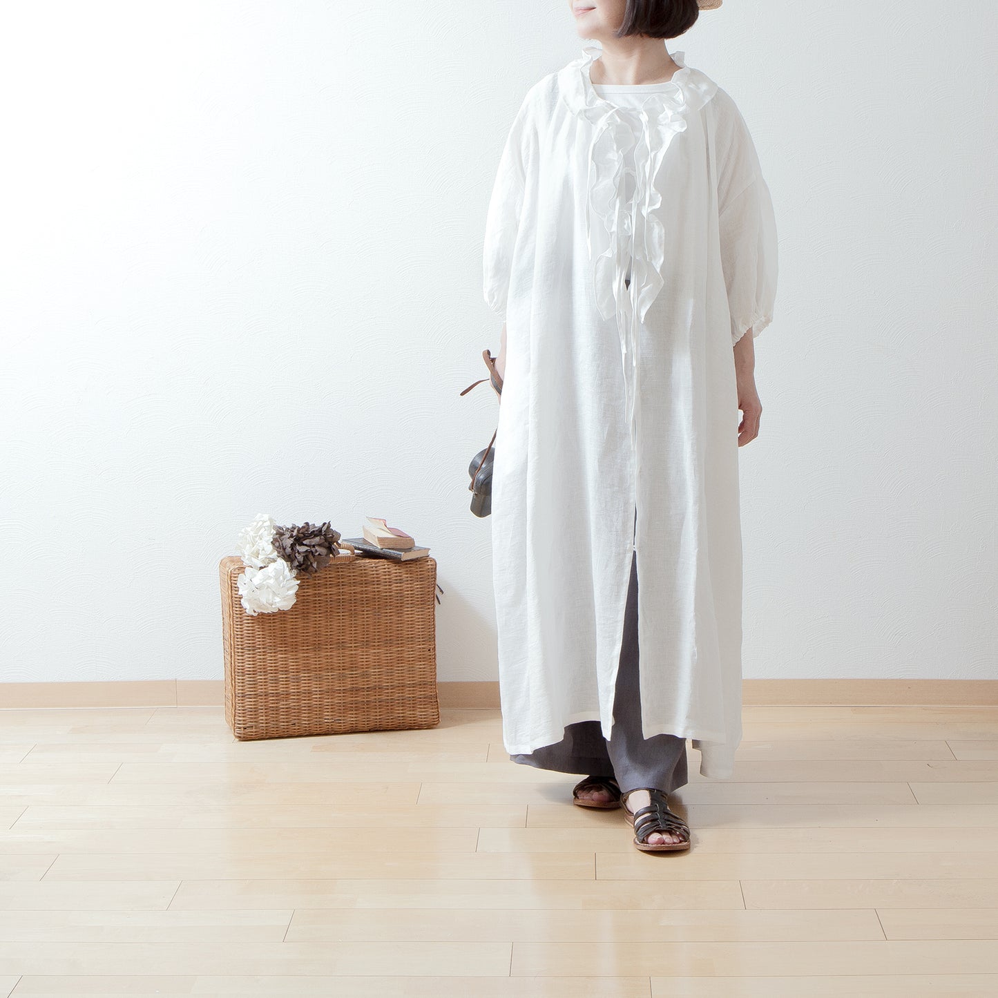 Yoke Layer Gathered Sleeve Linen Dress/Black