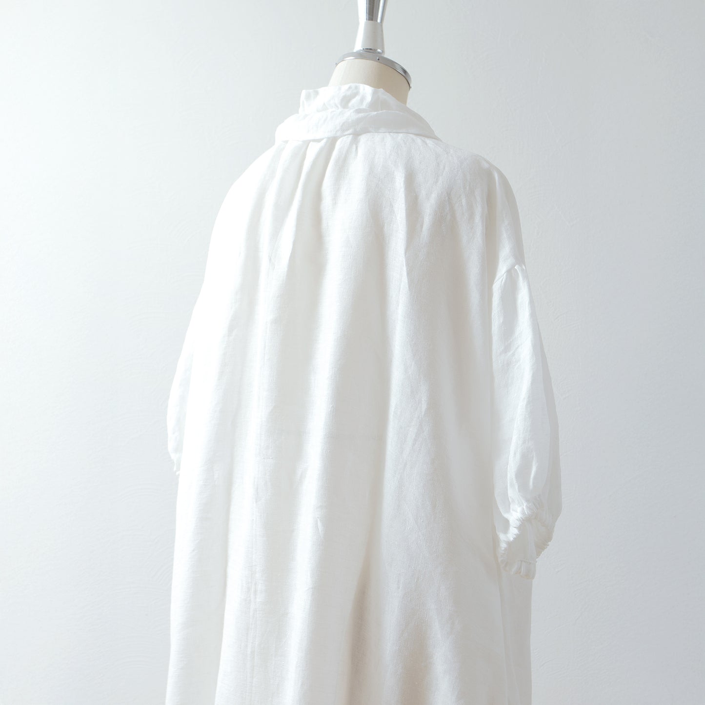 Yoke Layer Gathered Sleeve Linen Dress/Black