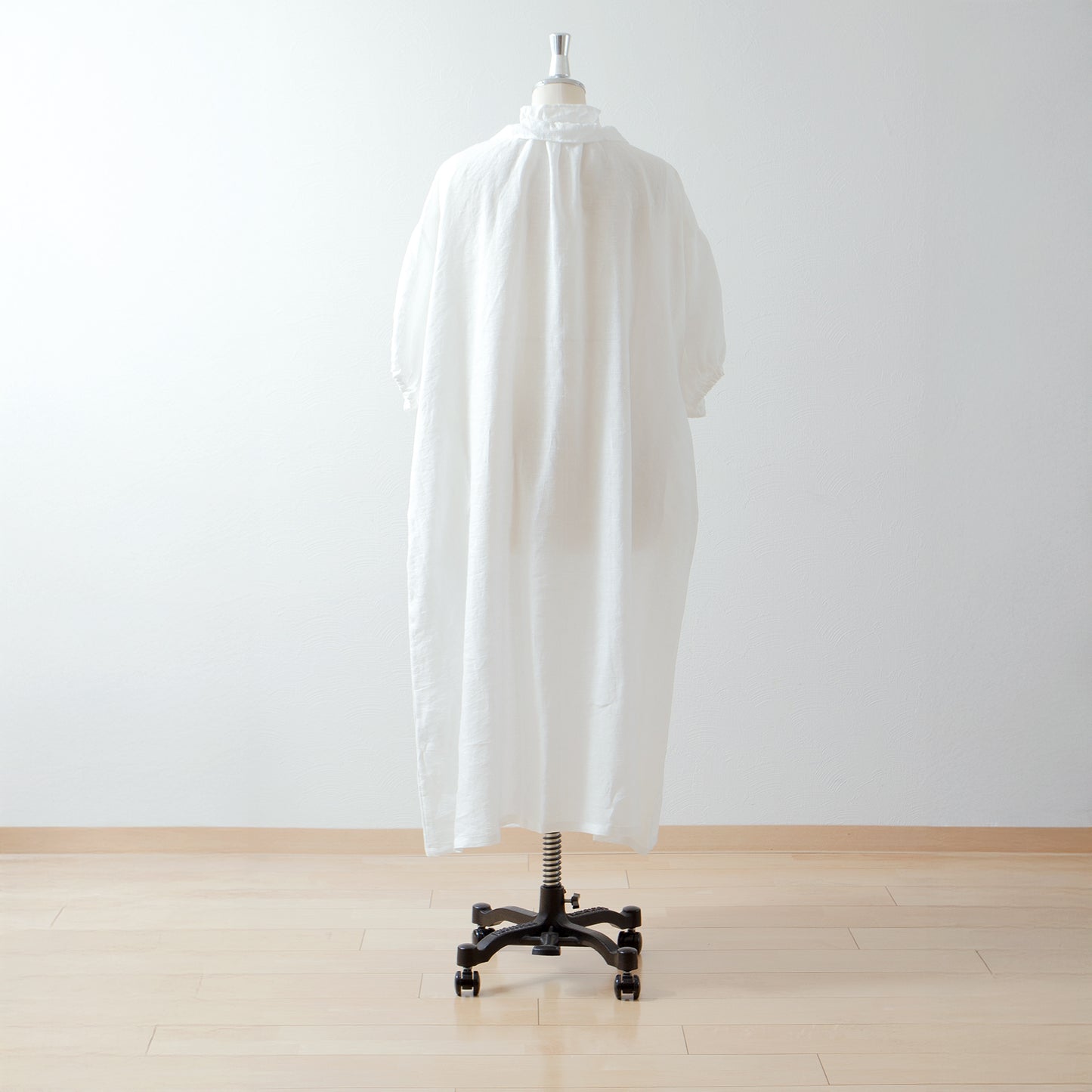 Yoke Layer Gathered Sleeve Linen Dress/Black