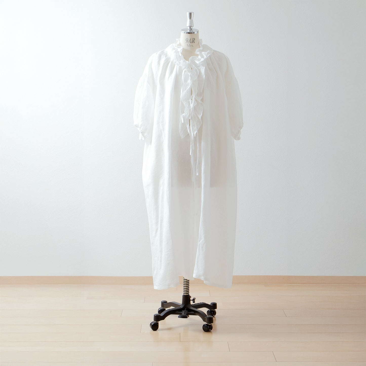 Yoke Layer Gathered Sleeve Linen Dress/Black