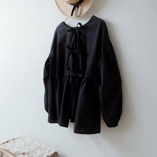 たっぷりギャザーが大人かわいいティアード2WAYブラウス/ブラック