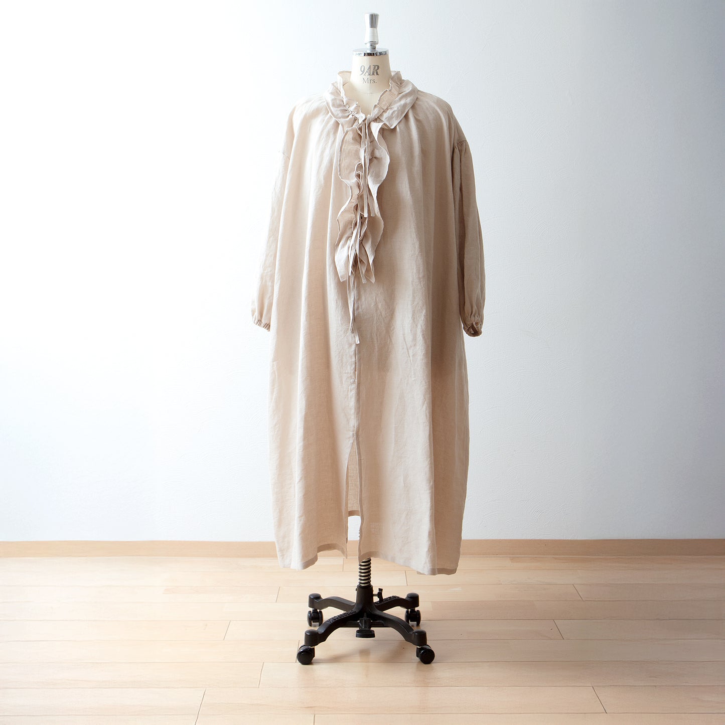 Yoke Layer Gathered Sleeve Linen Dress/Black