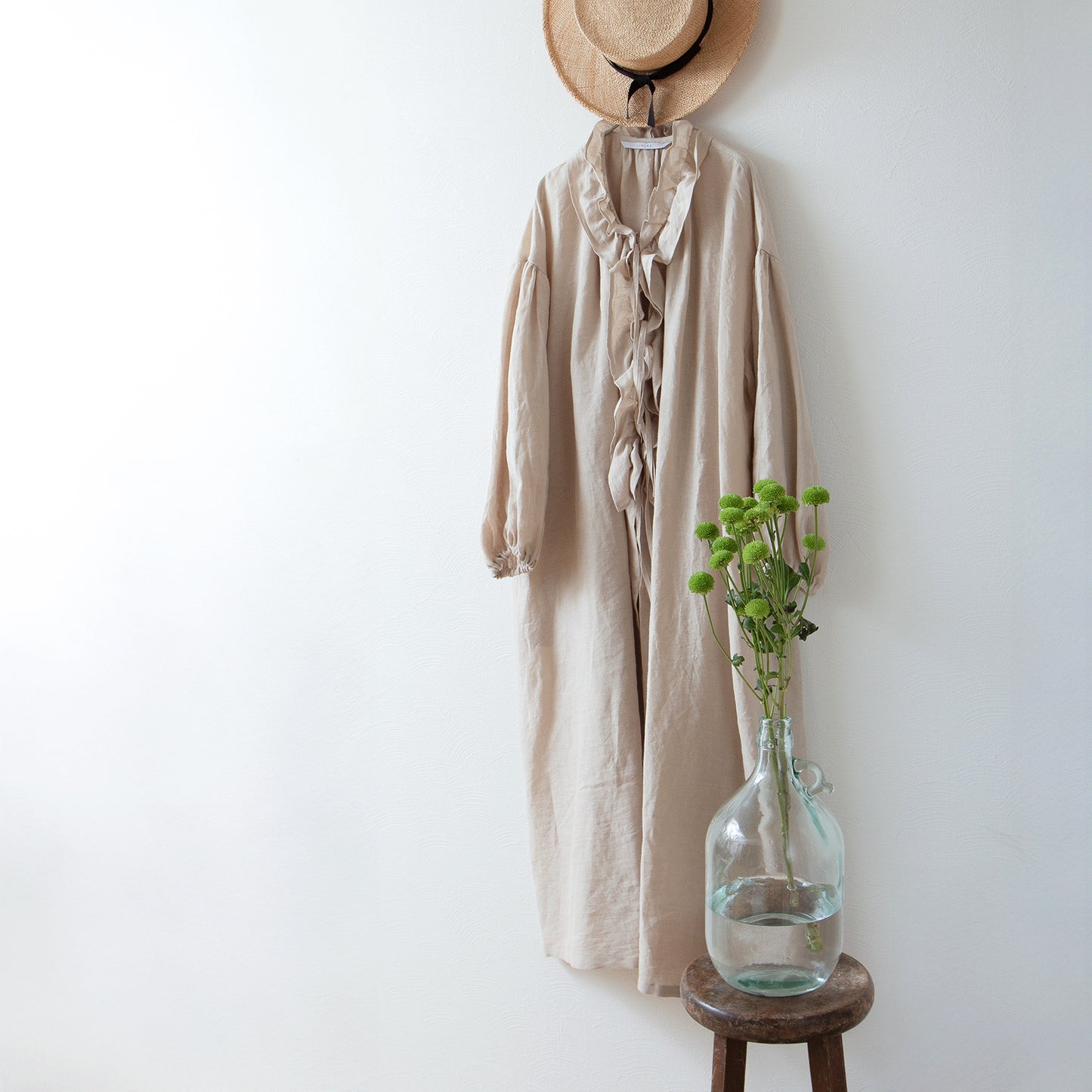 Yoke Layer Gathered Sleeve Linen Dress/Black