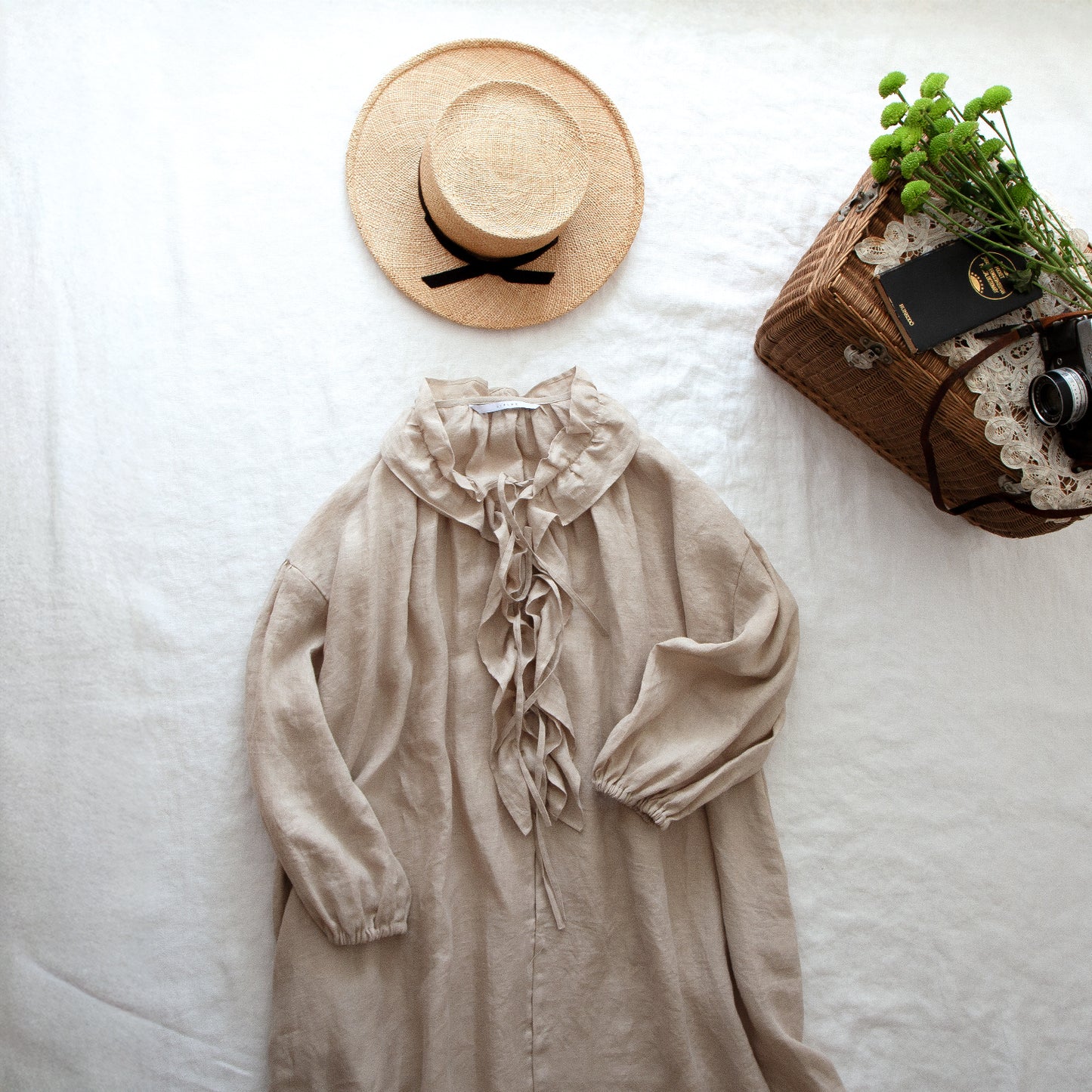 Yoke Layer Gathered Sleeve Linen Dress/Black