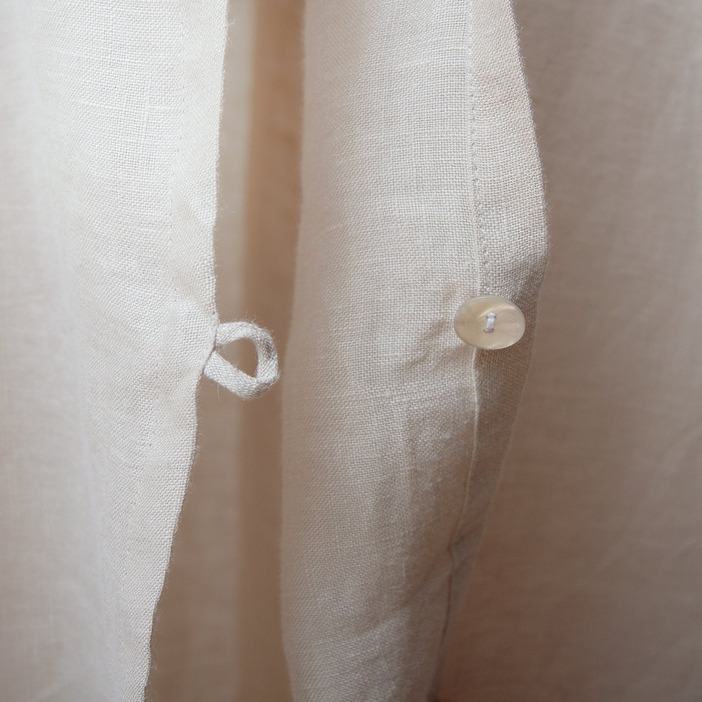 Yoke Layer Gathered Sleeve Linen Dress/Black