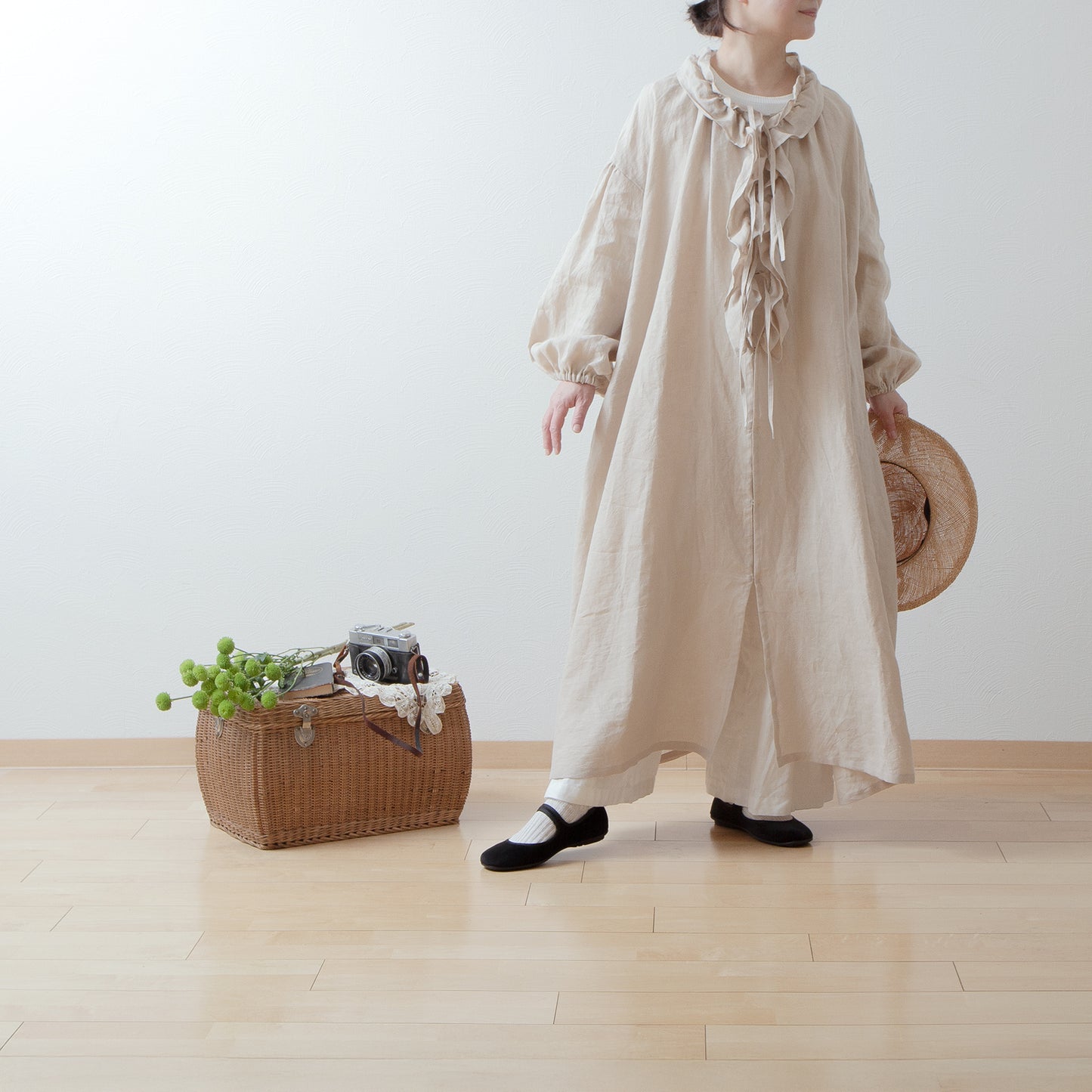 Yoke Layer Gathered Sleeve Linen Dress/Black