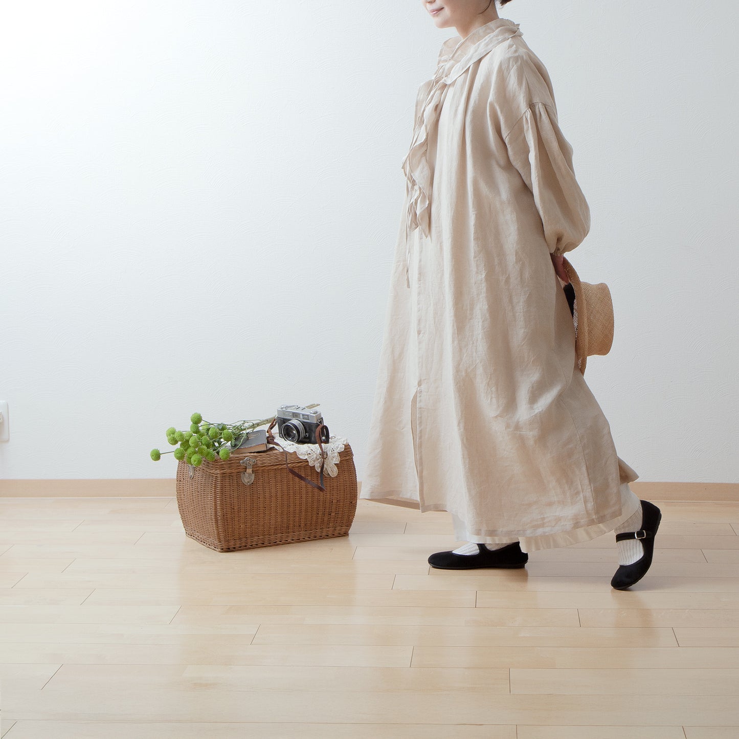 Yoke Layer Gathered Sleeve Linen Dress/Black