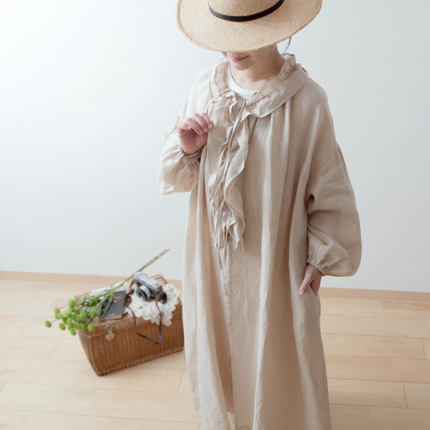 Yoke Layer Gathered Sleeve Linen Dress/Black