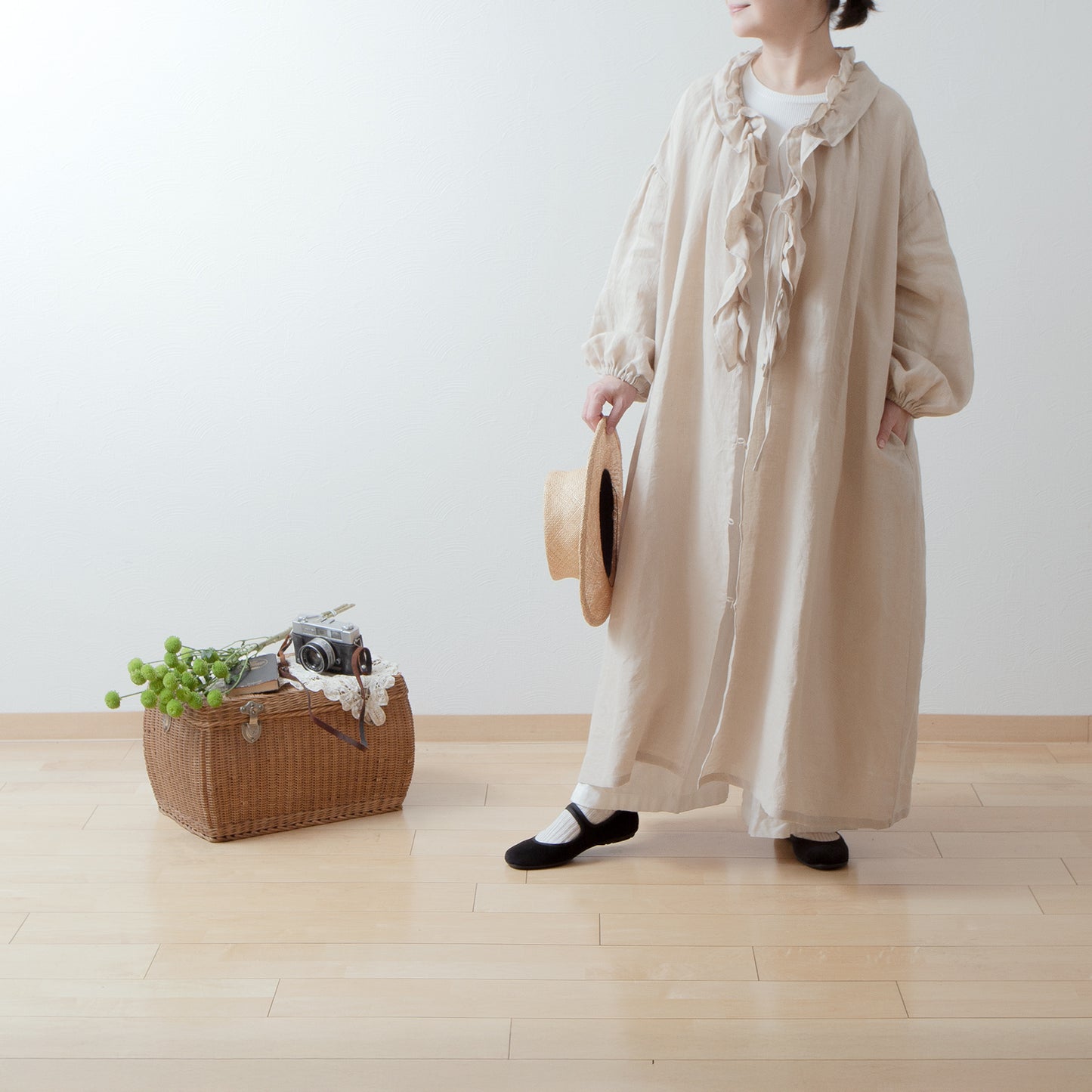 Yoke Layer Gathered Sleeve Linen Dress/Black